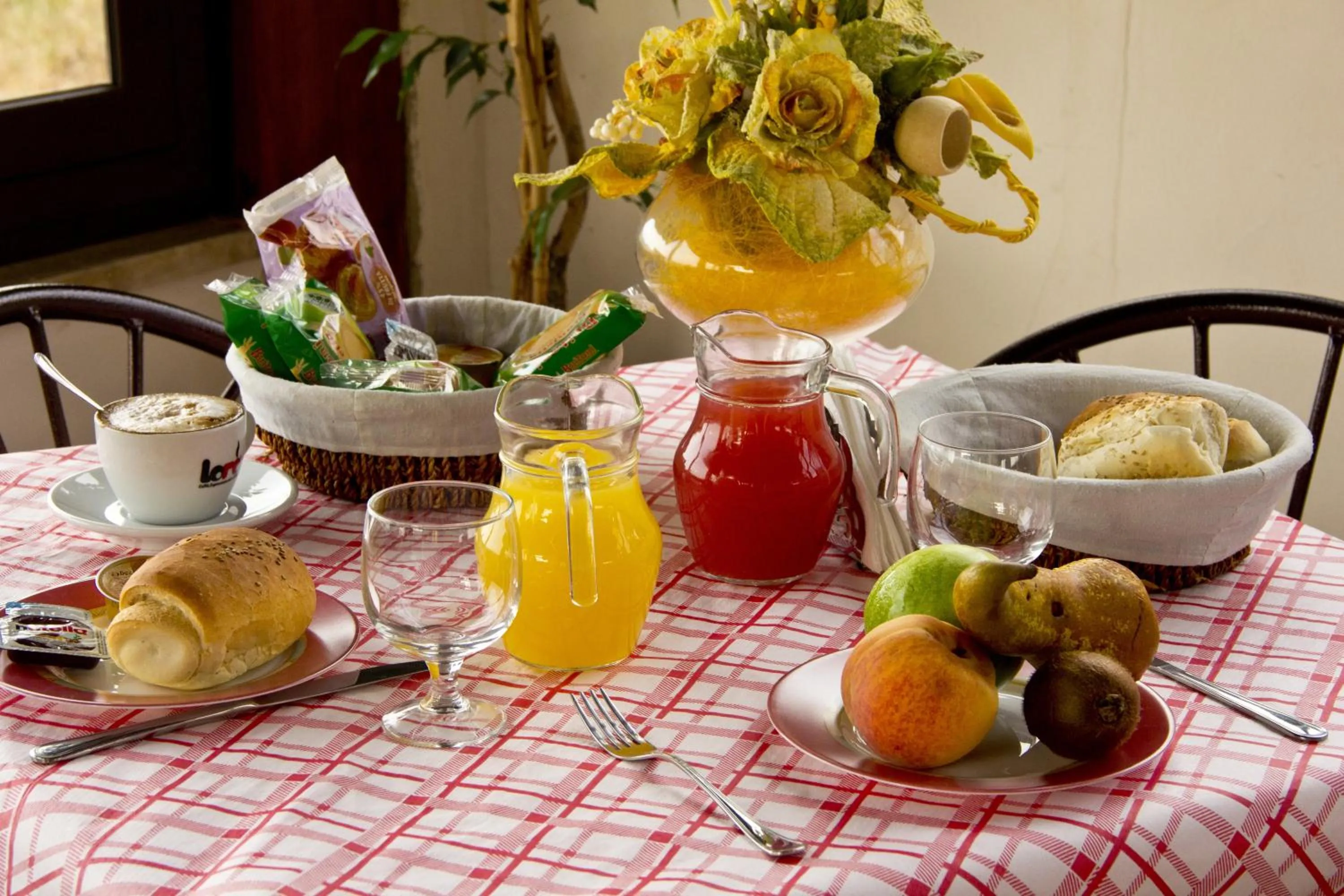 Continental breakfast in Villa Jolanda & Carmelo