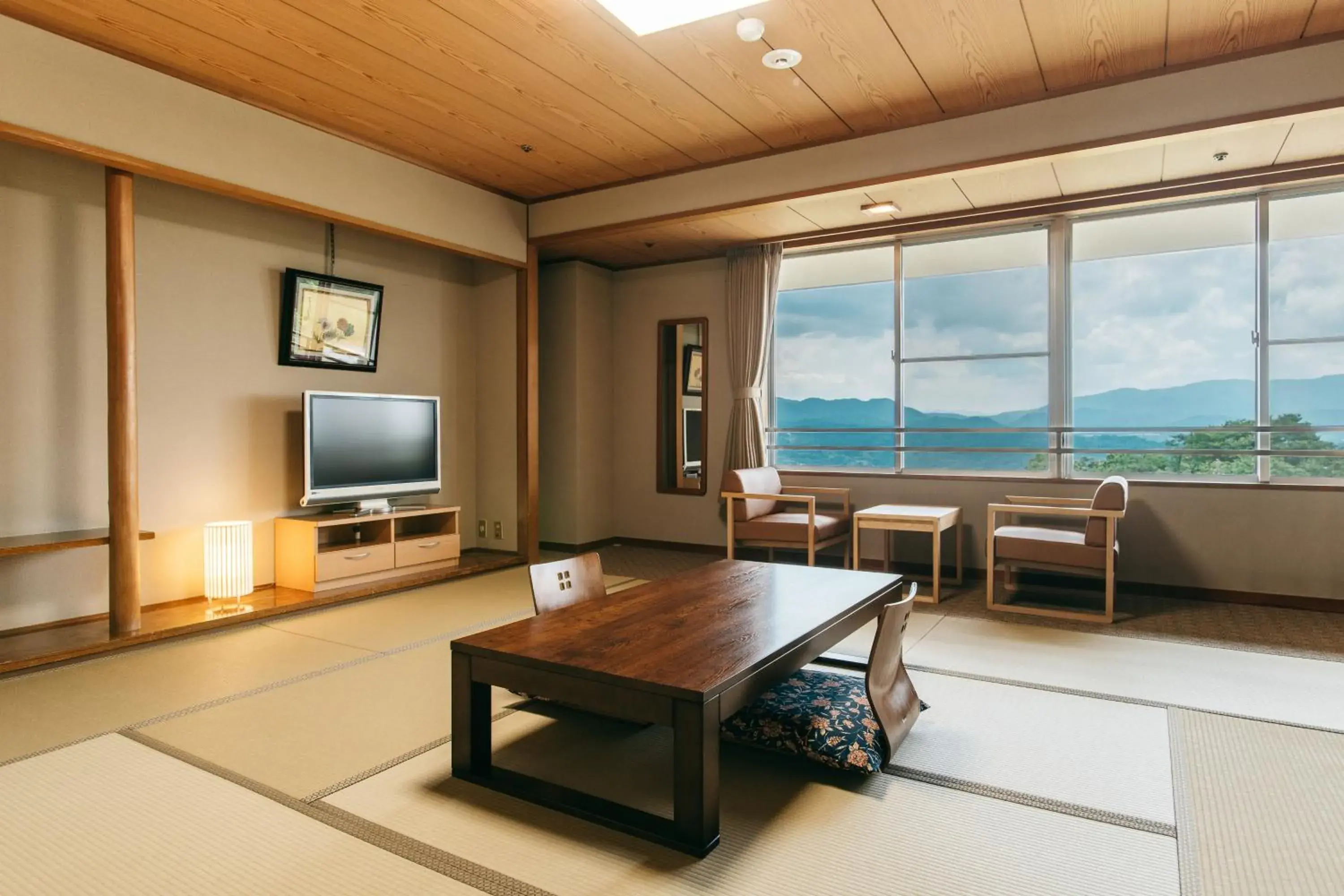 Japanese-style Room with 10 Tatami (MAX 5 Adults) - single occupancy in KAMENOI HOTEL Tondabayashi Japanese-style Room with 10 Tatami (MAX 5 Adults) - single occupancy in KAMENOI HOTEL Tondabayashi