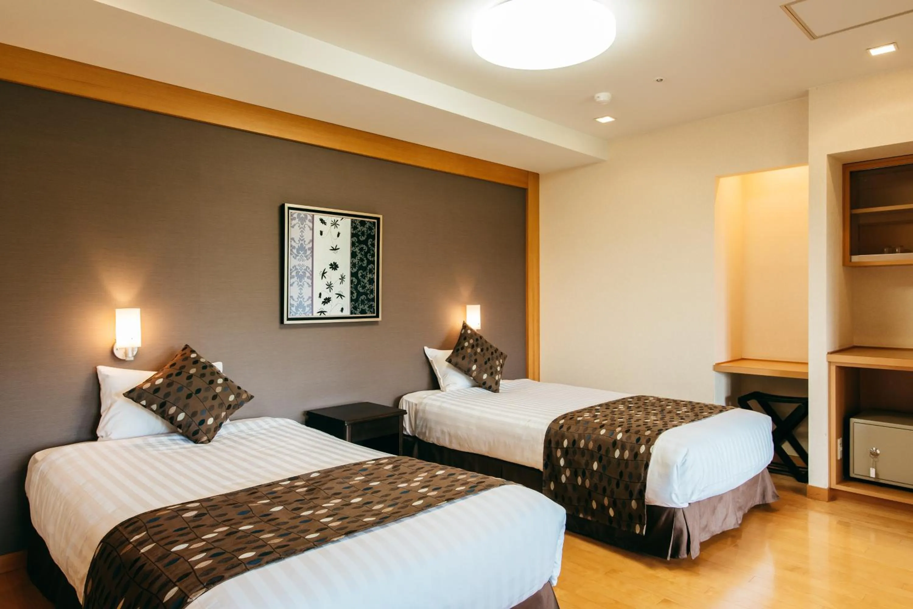 Photo of the whole room, Bed in KAMENOI HOTEL Tondabayashi