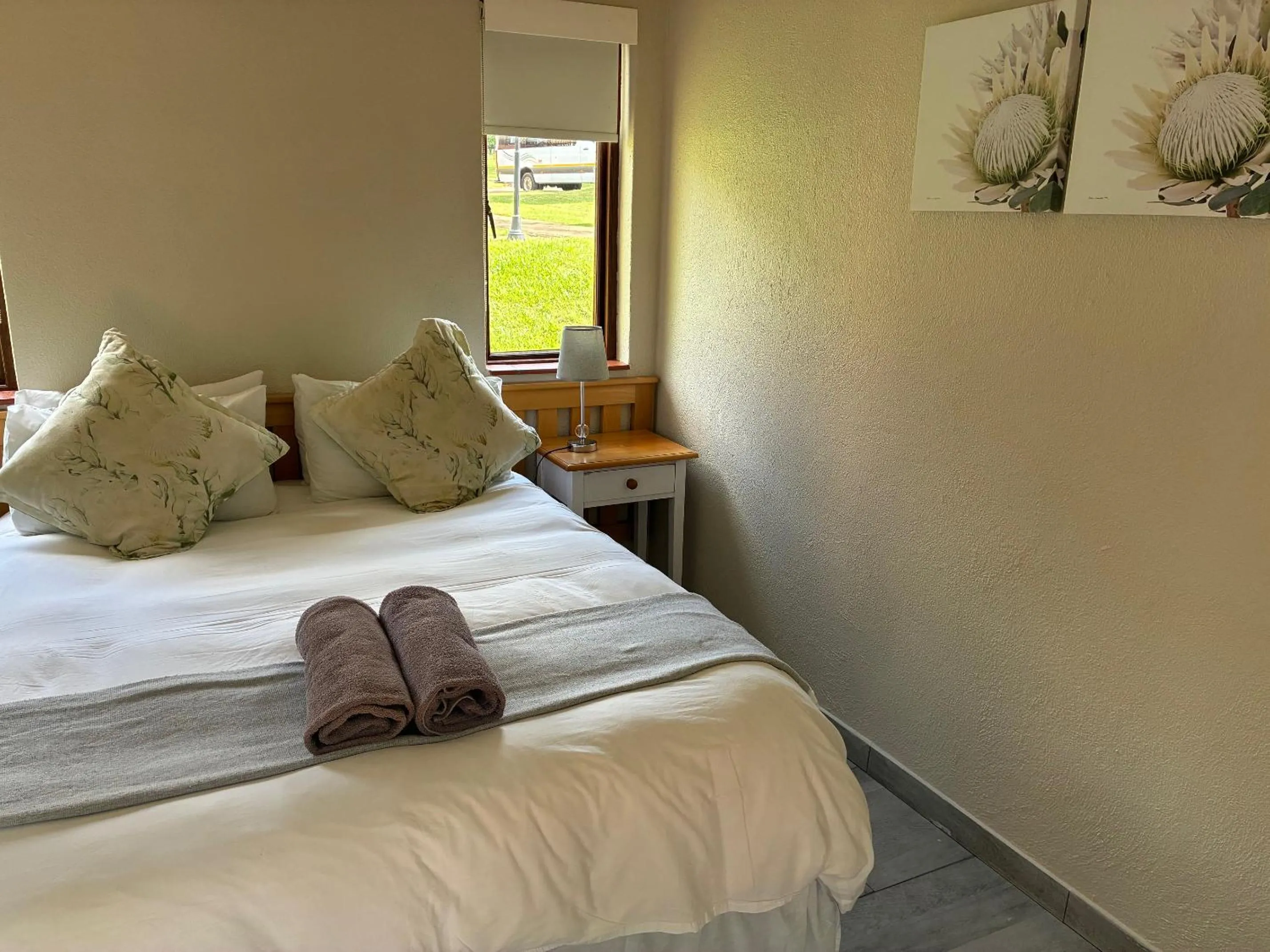 Bed in Thyme Inn on Greenway