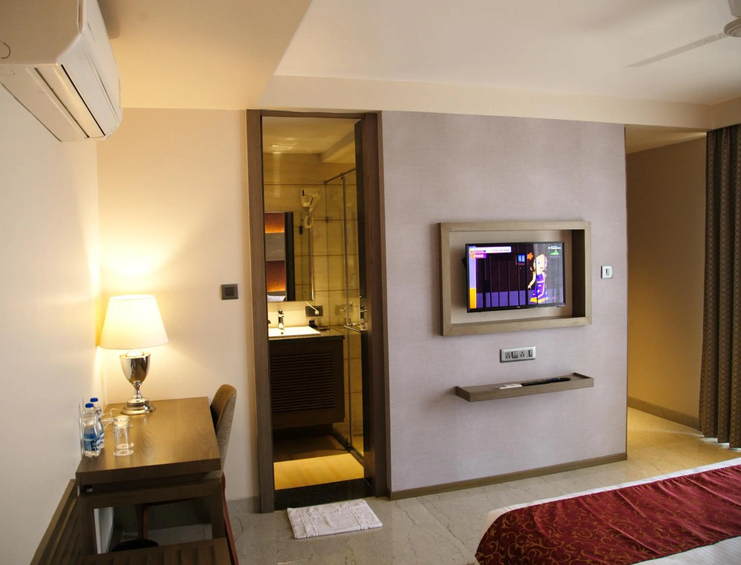 Bed in Hotel Grand Kadamba