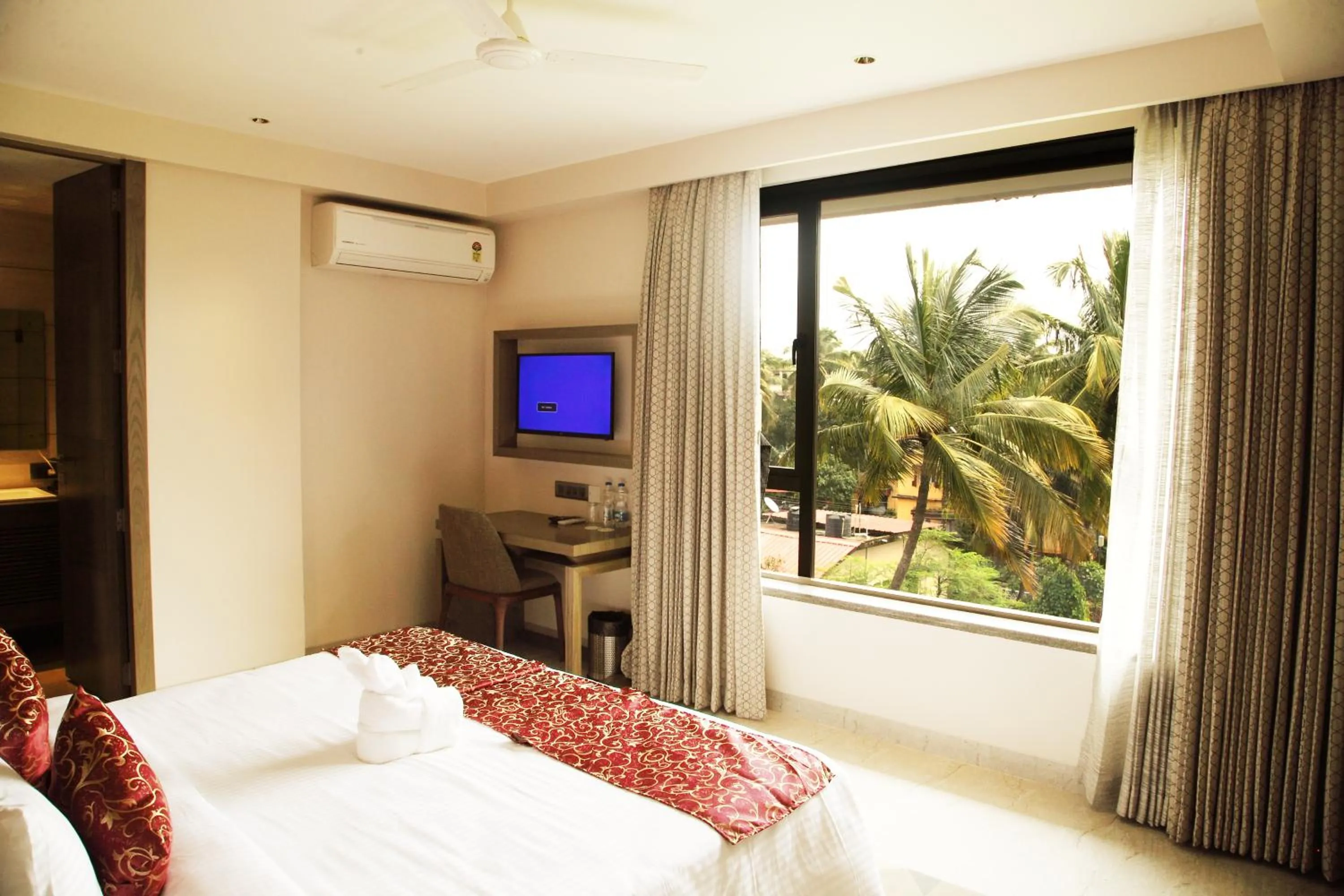 Bed in Hotel Grand Kadamba