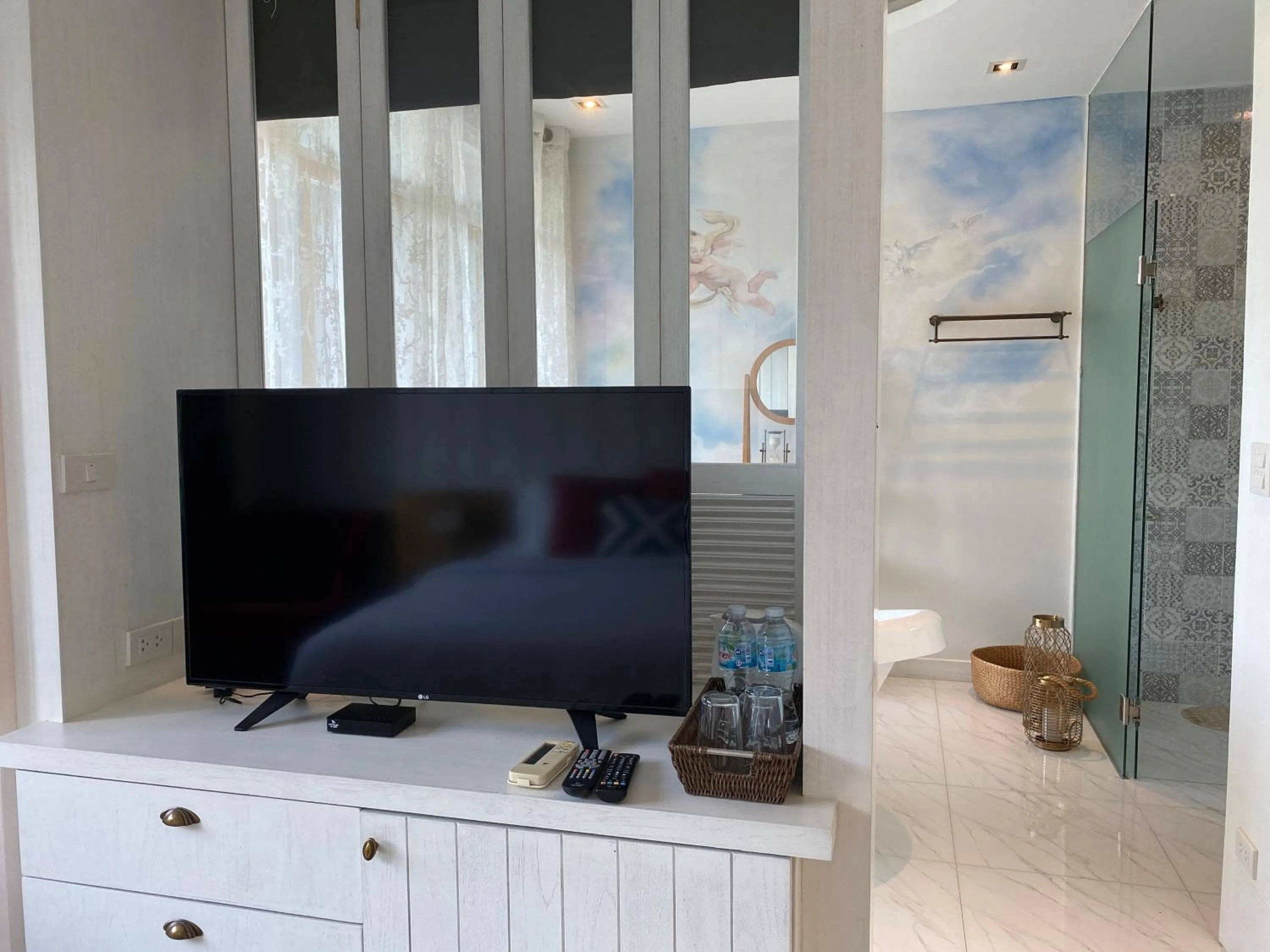 TV and multimedia in Phuket View Coffee and Resort