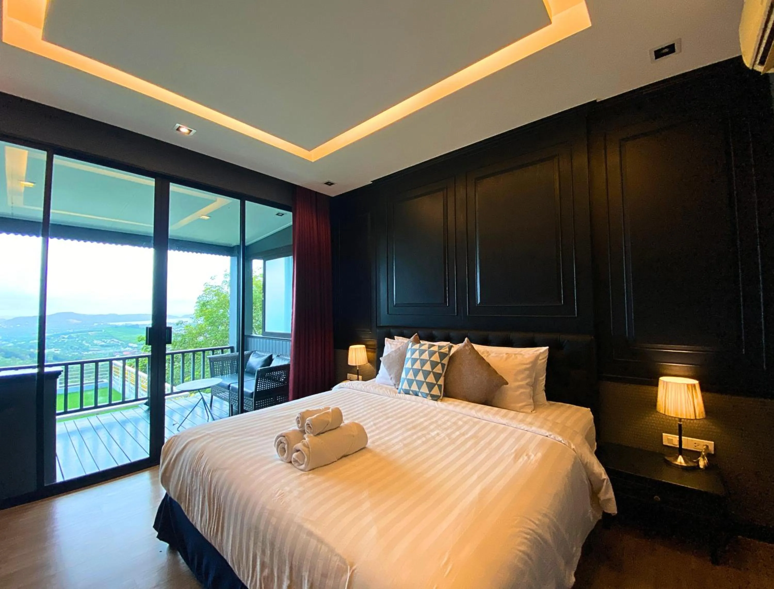 Bed in Phuket View Coffee and Resort