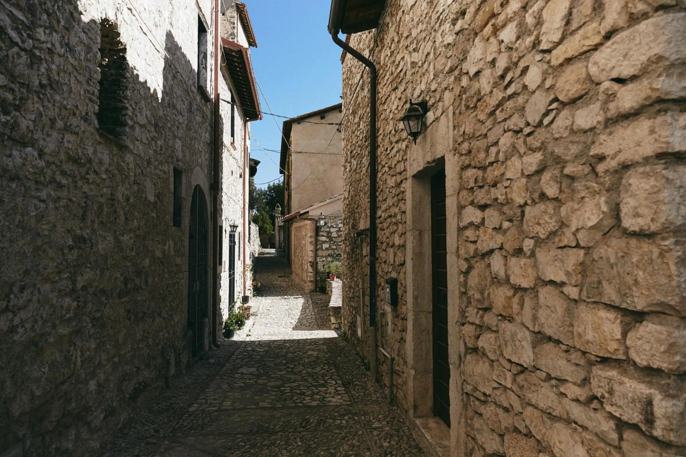 Text overlay in Albergo Diffuso Crispolti