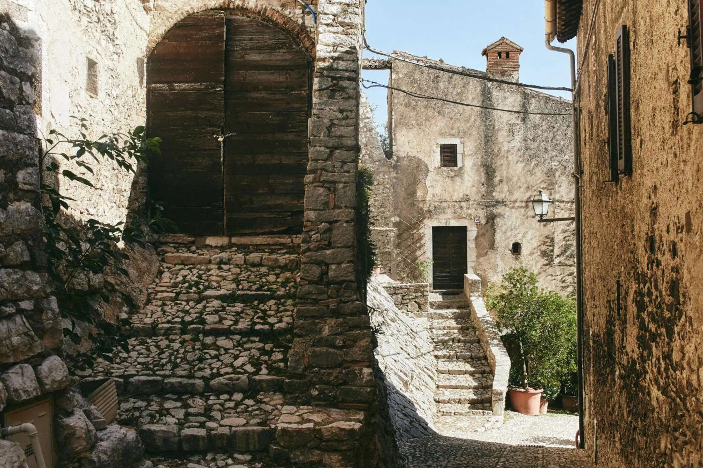 Text overlay in Albergo Diffuso Crispolti