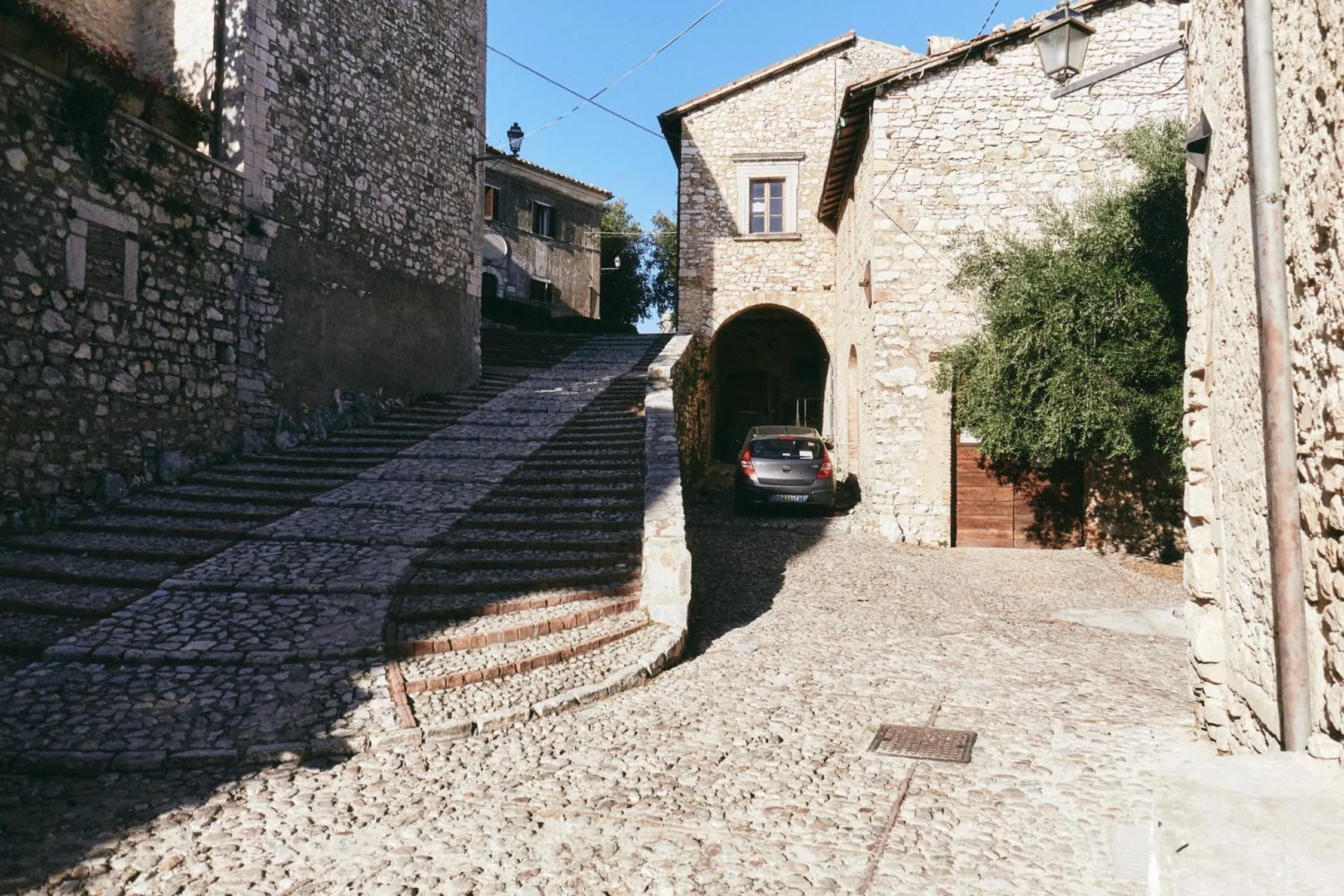 Text overlay in Albergo Diffuso Crispolti
