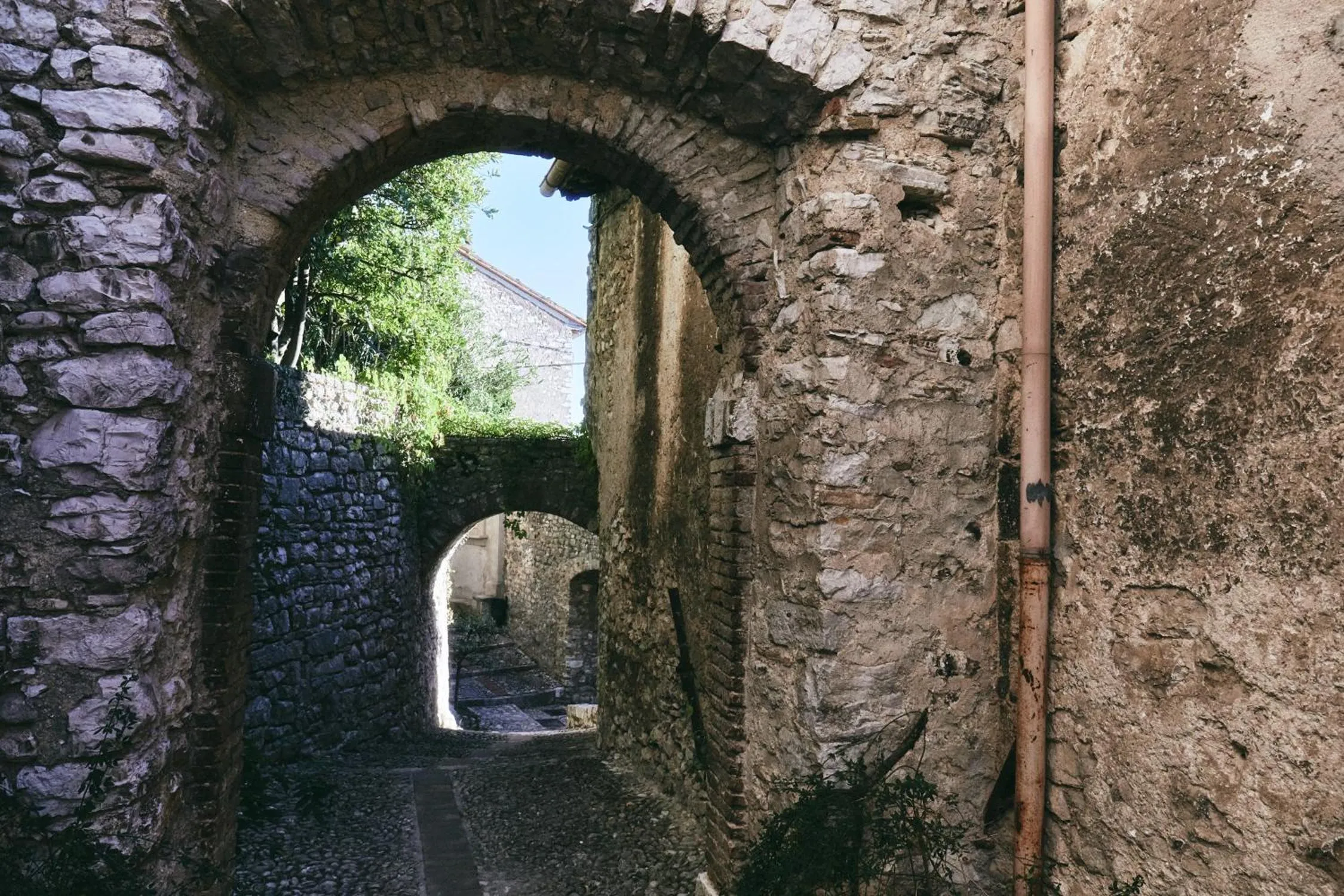 Text overlay in Albergo Diffuso Crispolti