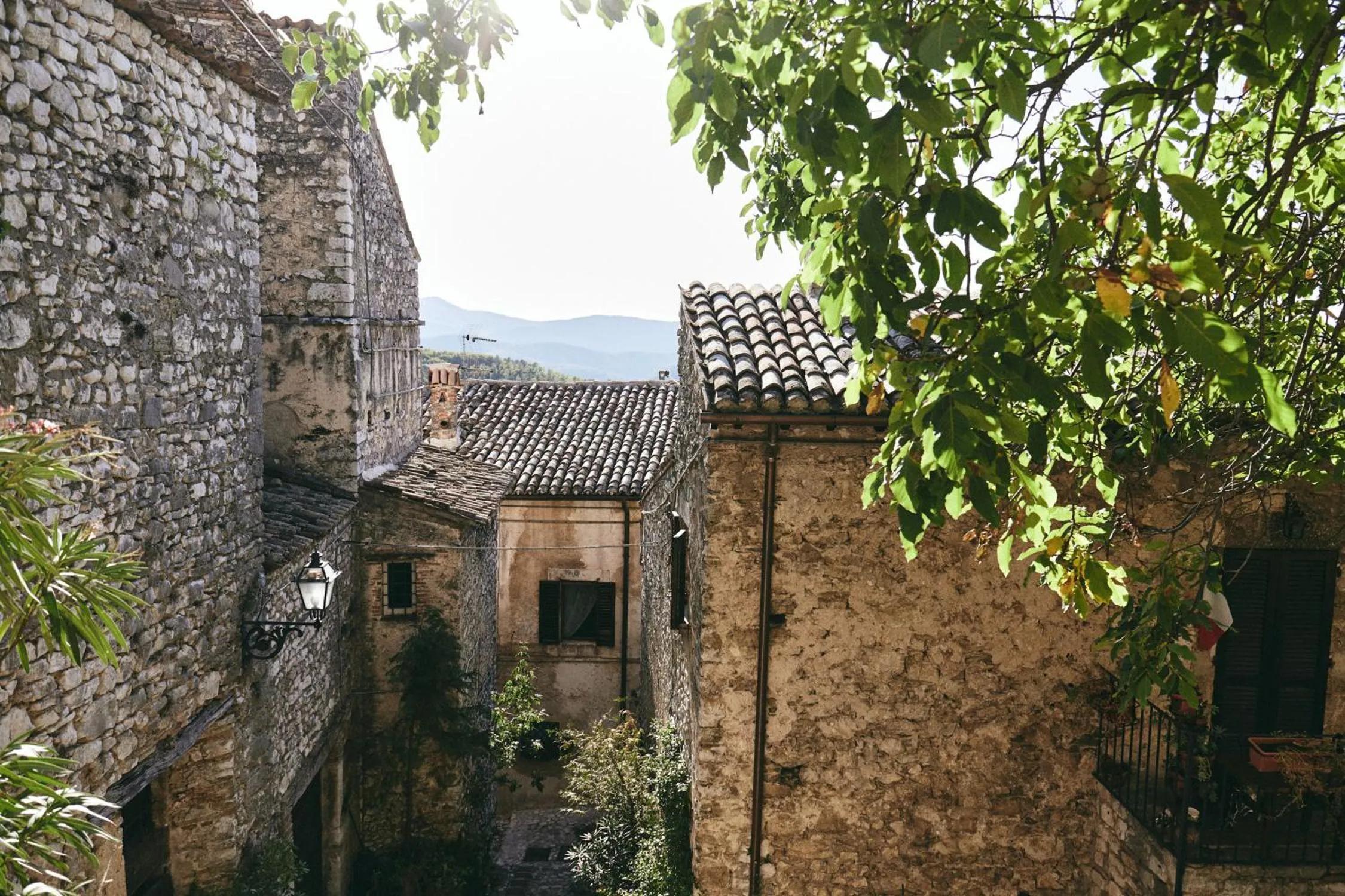 Text overlay in Albergo Diffuso Crispolti