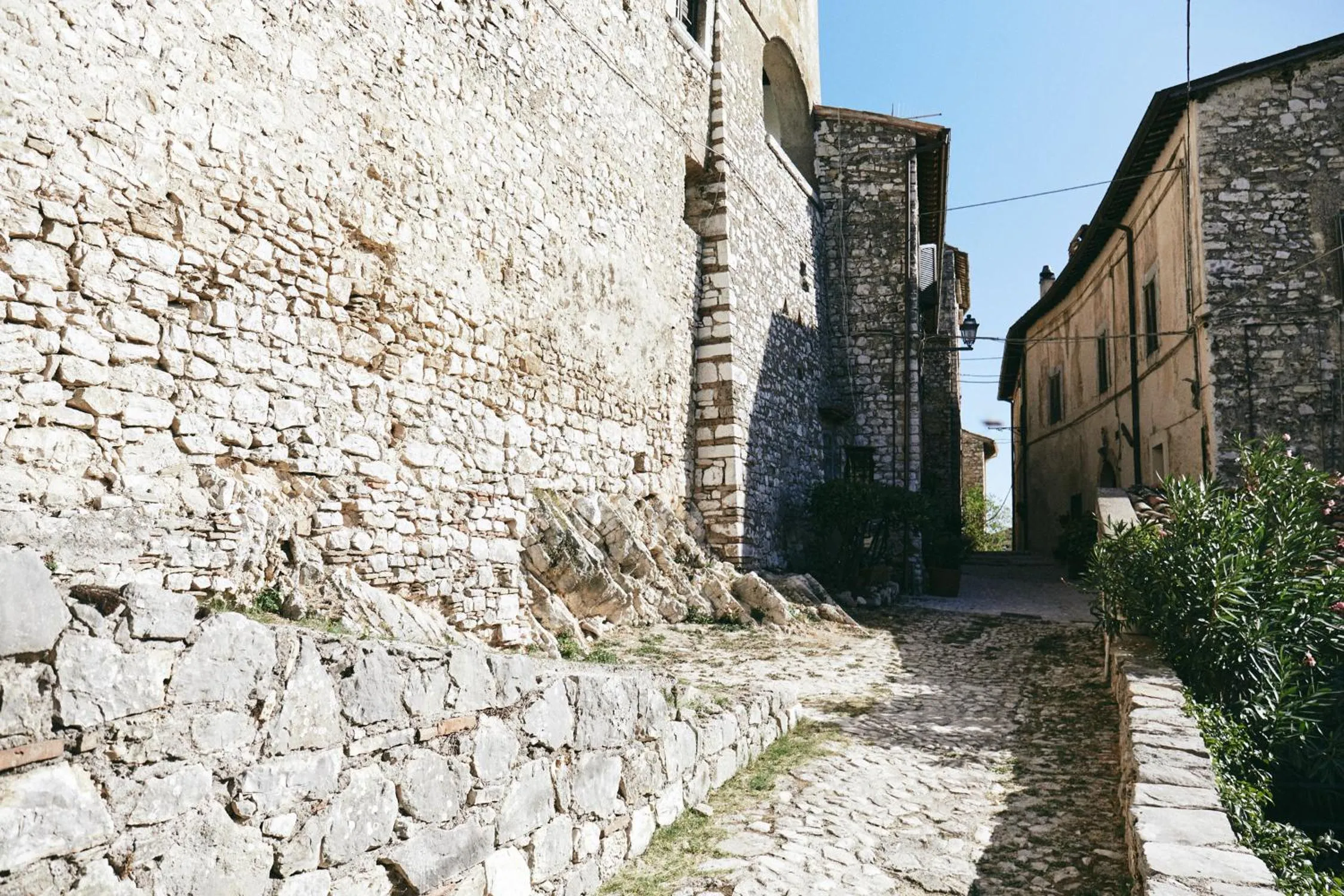 Text overlay in Albergo Diffuso Crispolti