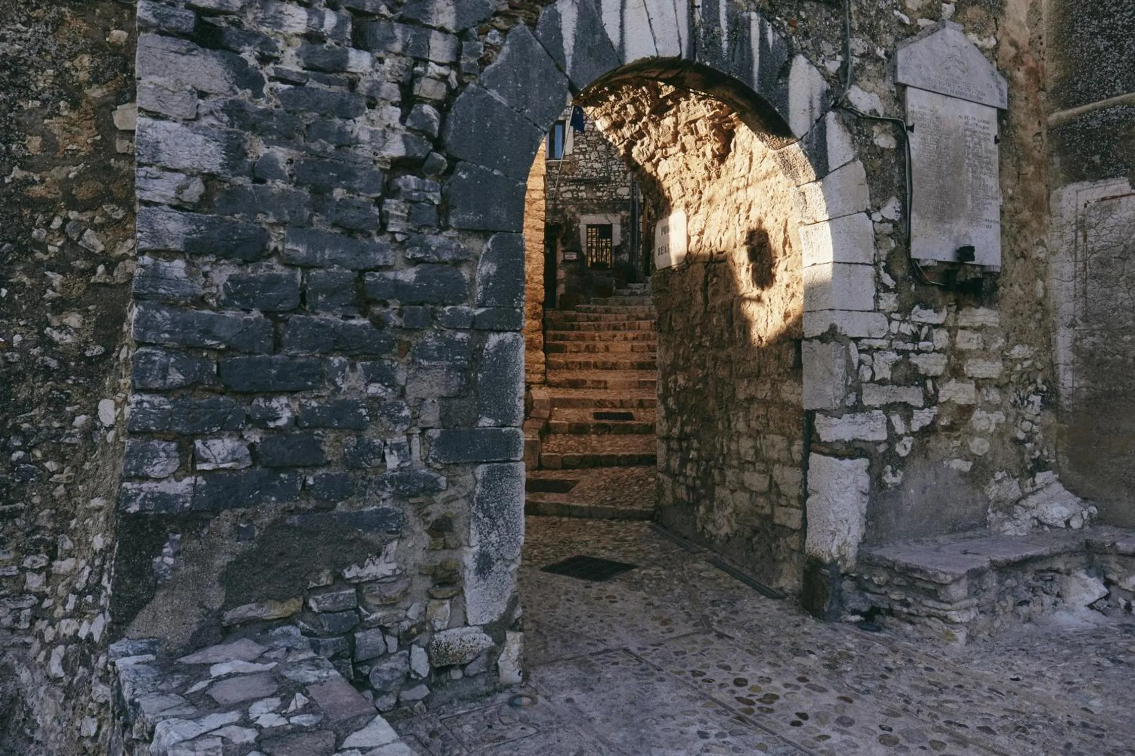 Text overlay in Albergo Diffuso Crispolti