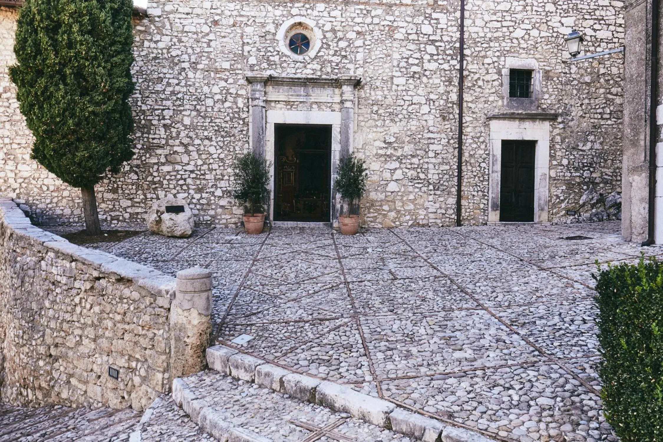 Text overlay in Albergo Diffuso Crispolti