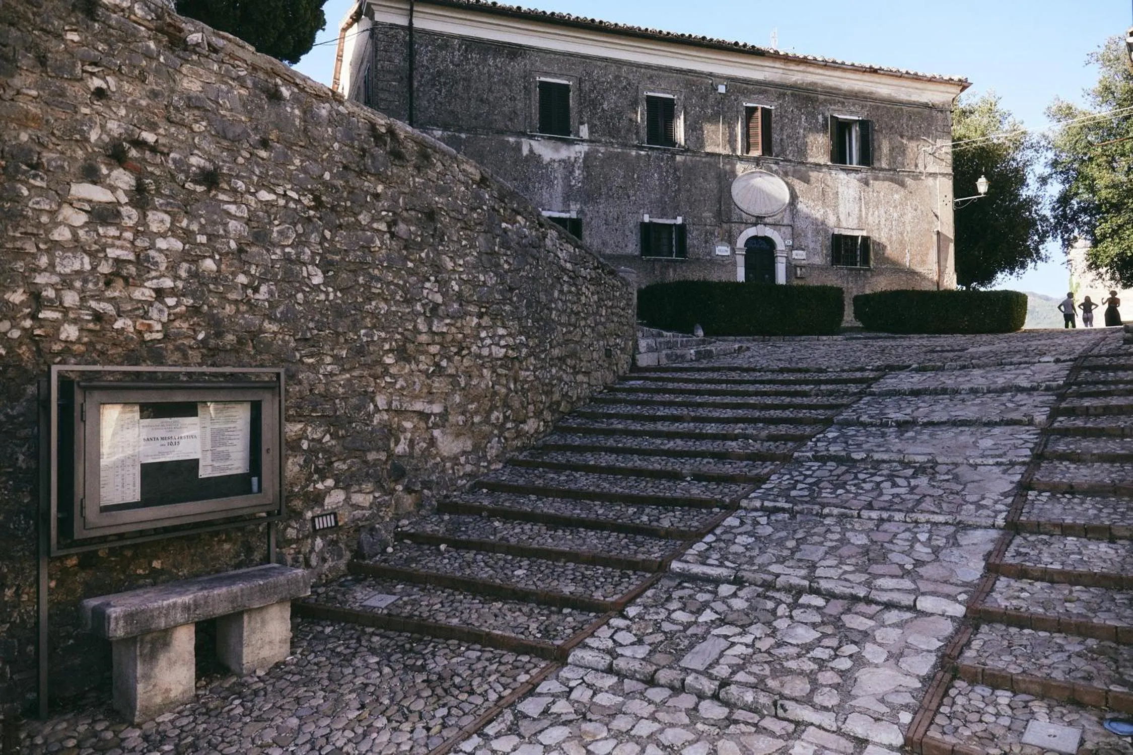 Text overlay in Albergo Diffuso Crispolti