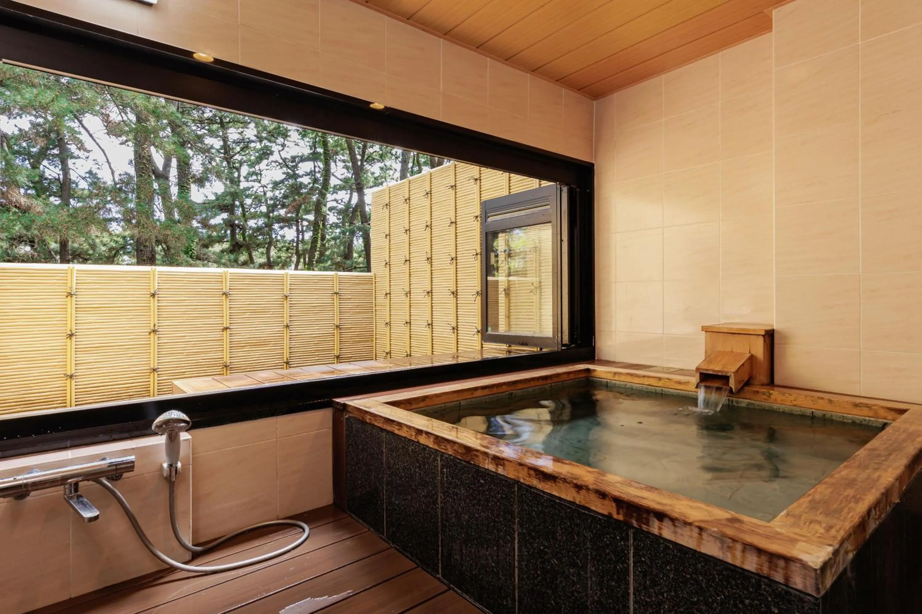 Open Air Bath in KAMENOI HOTEL Kamogawa