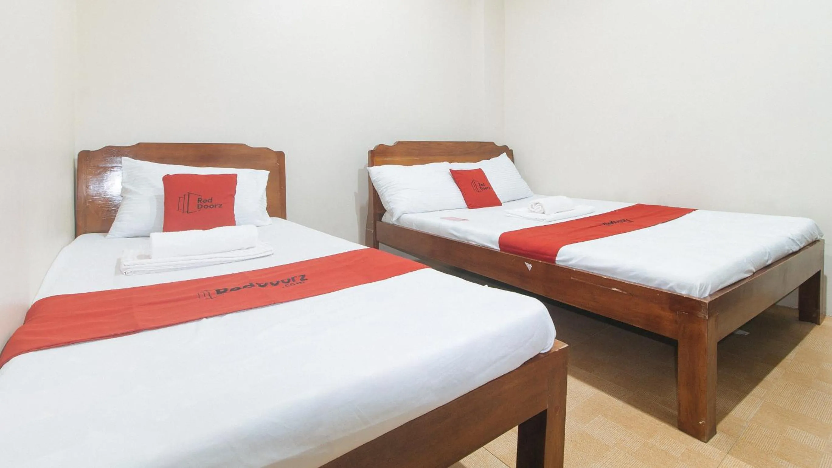 Bed in RedDoorz near Talisay District Hospital