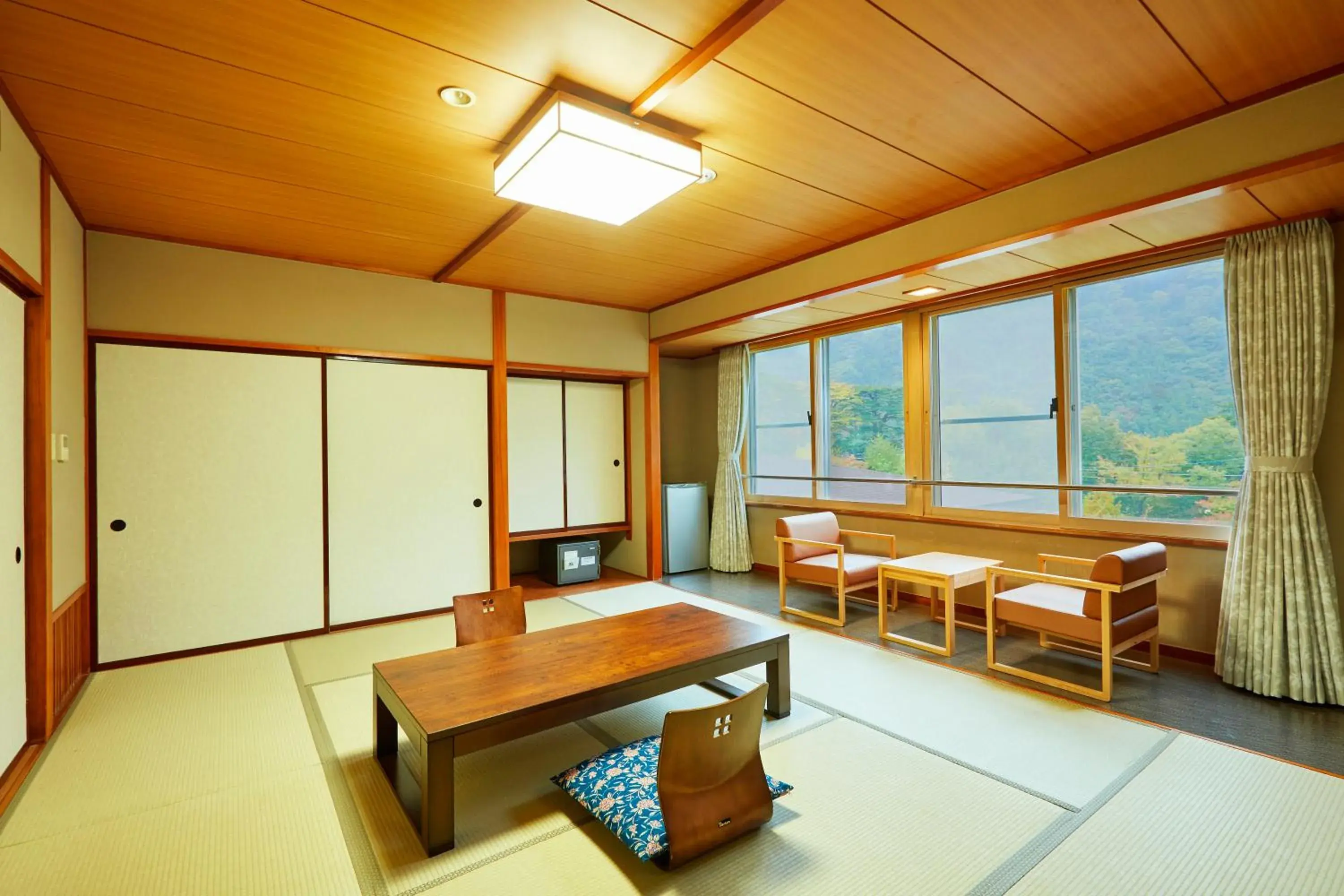 Japanese-style Room with 10 Tatami (MAX 5 Adults) - single occupancy in KAMENOI HOTEL SHIOBARA Dog Friendly Hotel Japanese-style Room with 10 Tatami (MAX 5 Adults) - single occupancy in KAMENOI HOTEL SHIOBARA Dog Friendly Hotel
