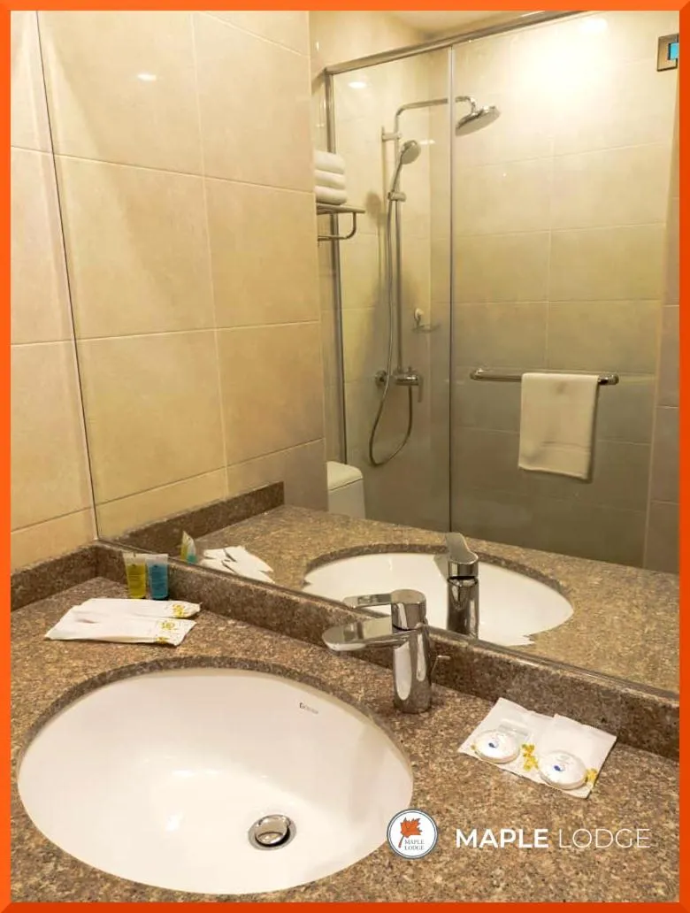 Bathroom in Maple Lodge