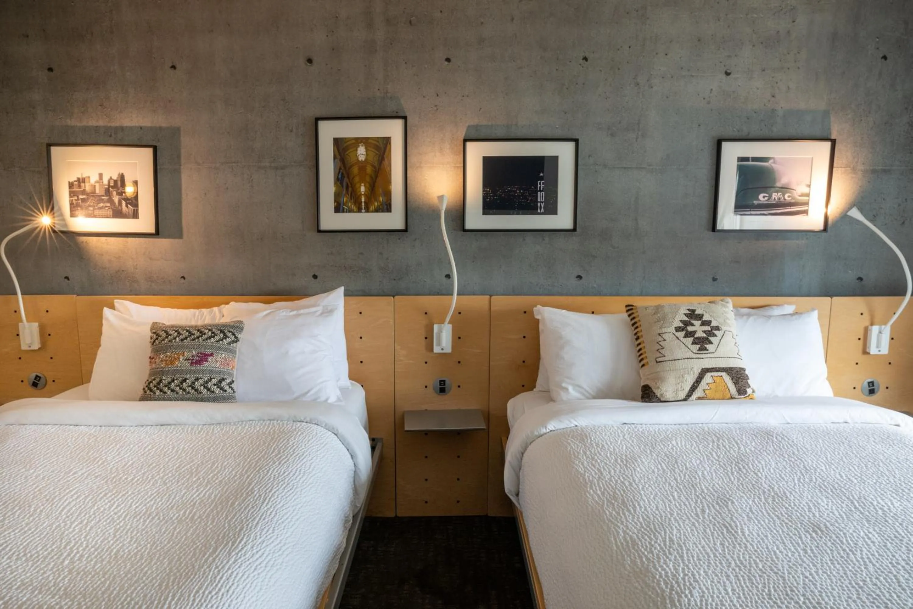 Bed in Trumbull and Porter - Detroit Downtown