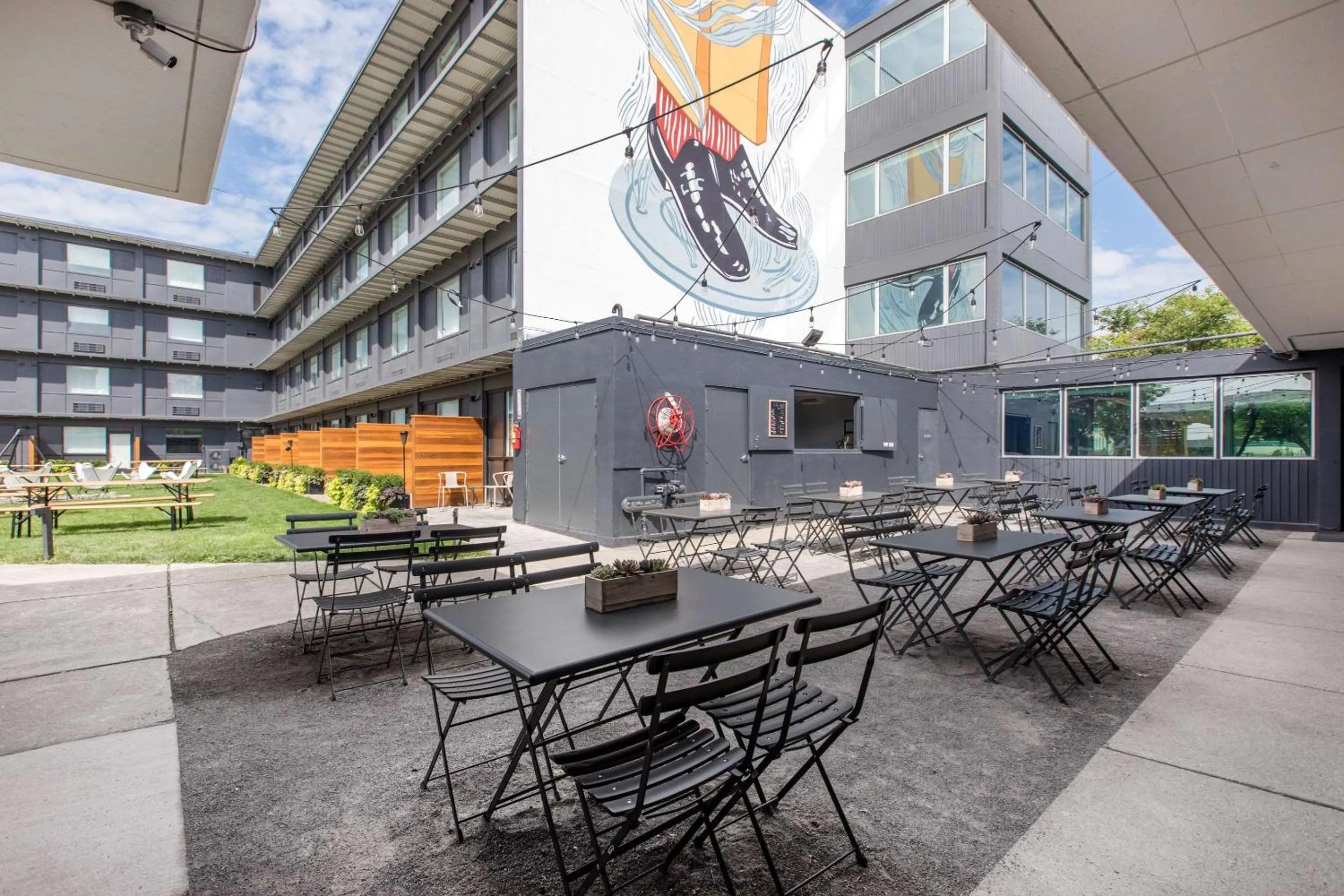 Patio in Trumbull and Porter - Detroit Downtown