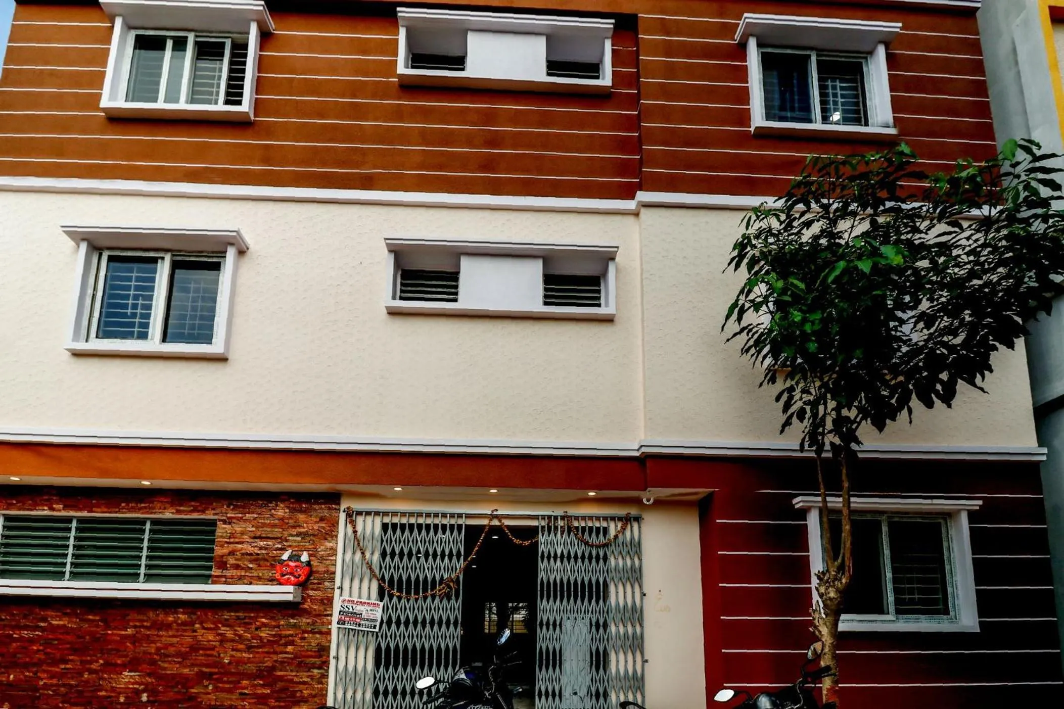 Facade/entrance in Capital O N R Residency