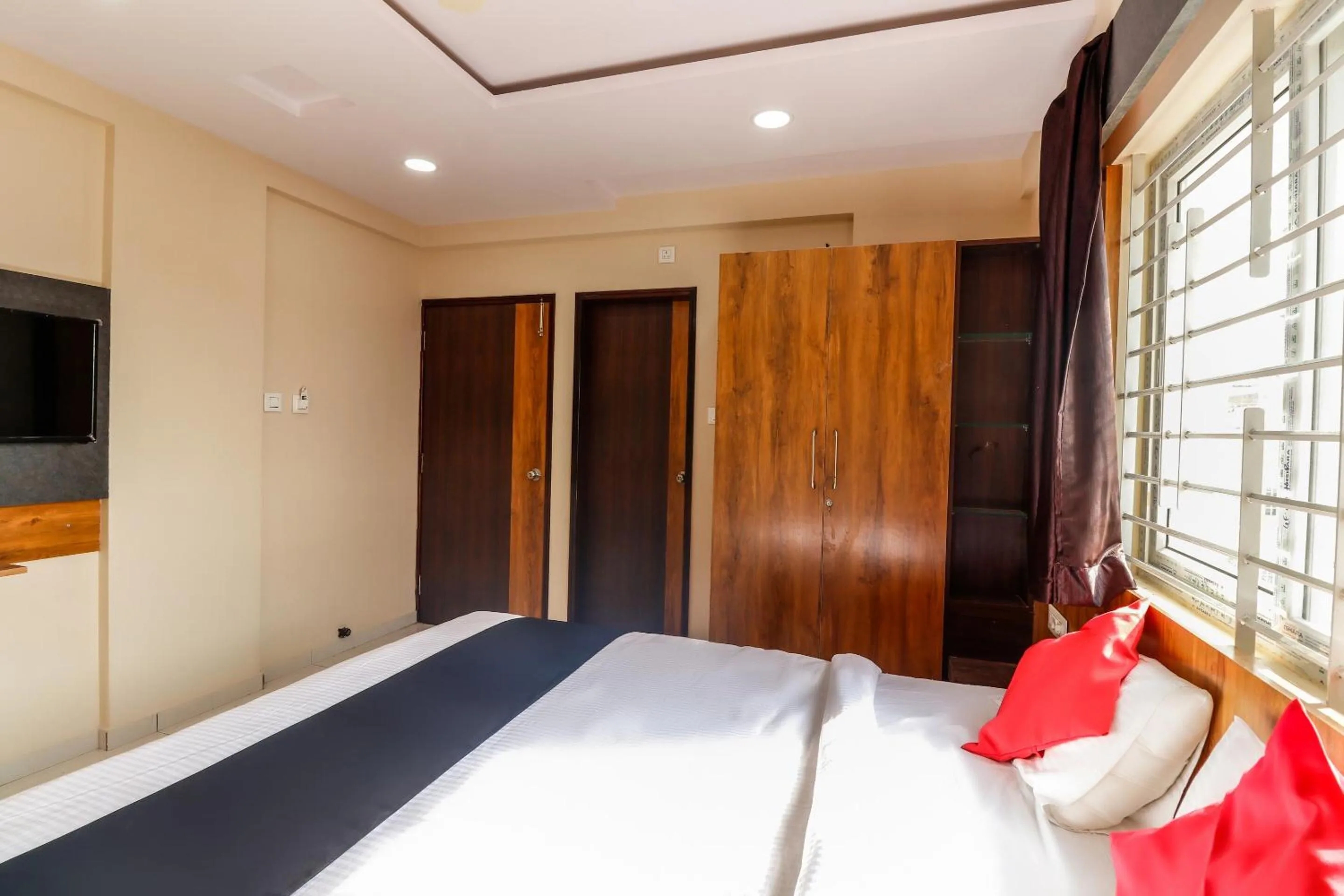 Bedroom, Bed in Capital O N R Residency