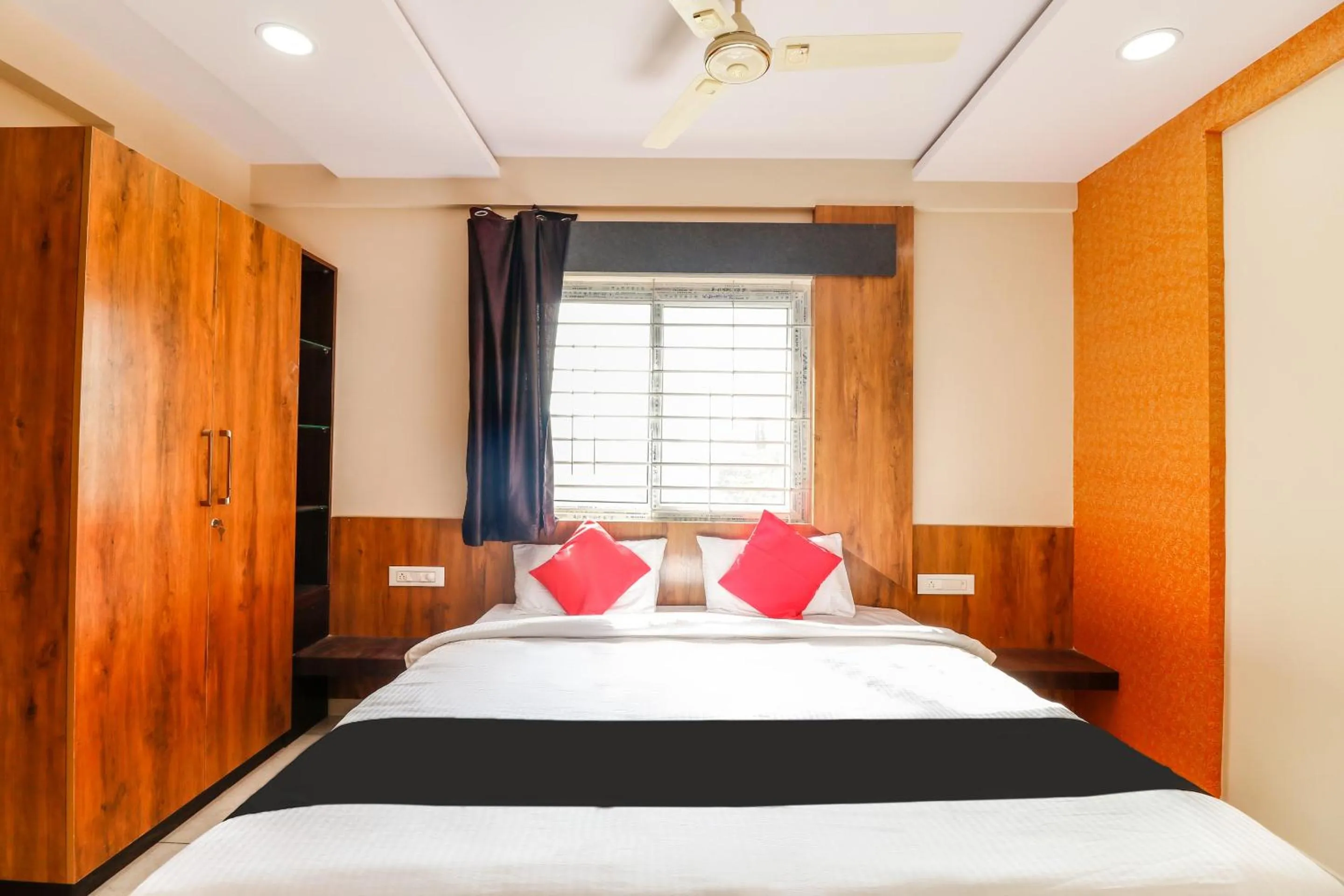 Bedroom, Bed in Capital O N R Residency