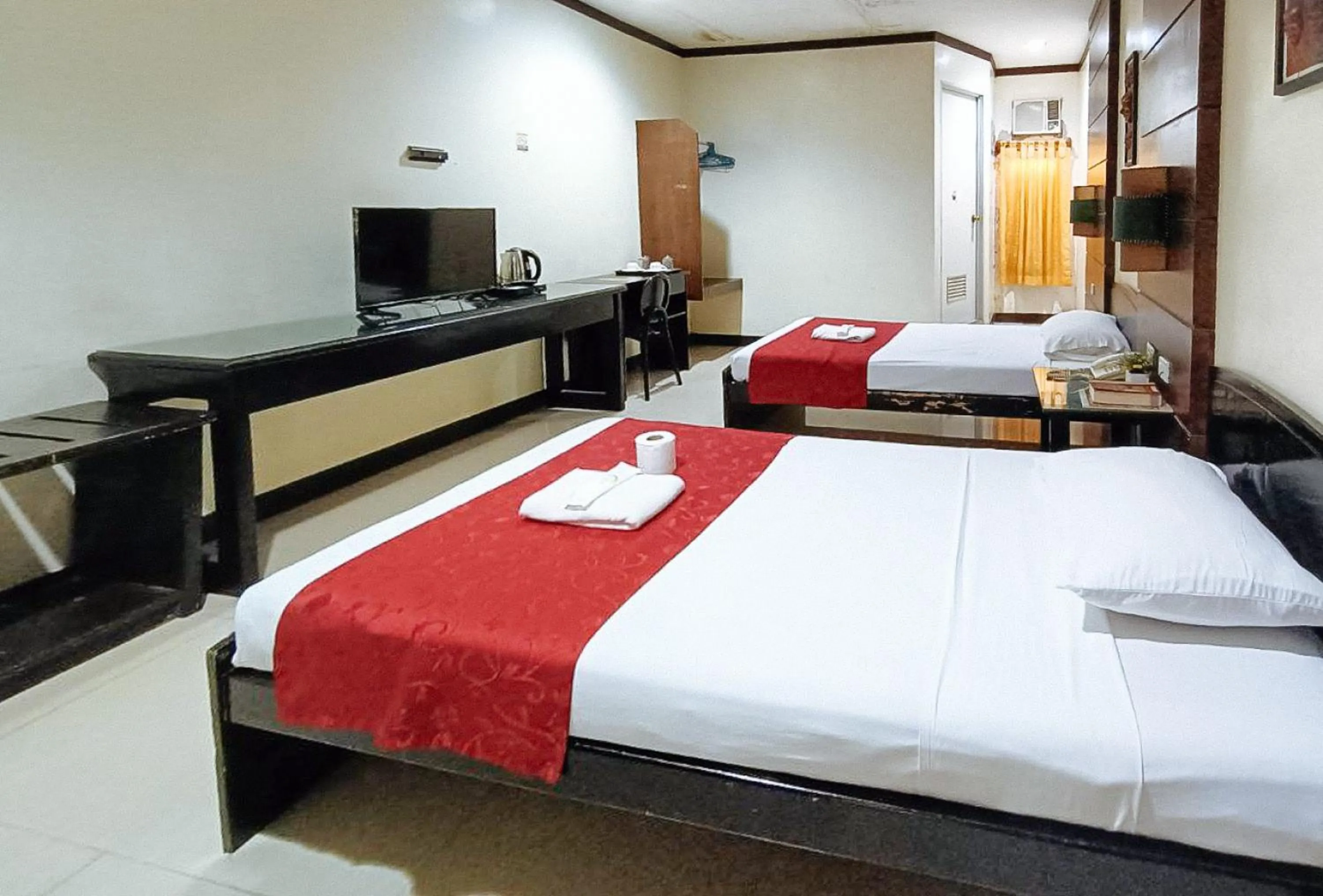 Bed in Check Inn Bacolod by RedDoorz