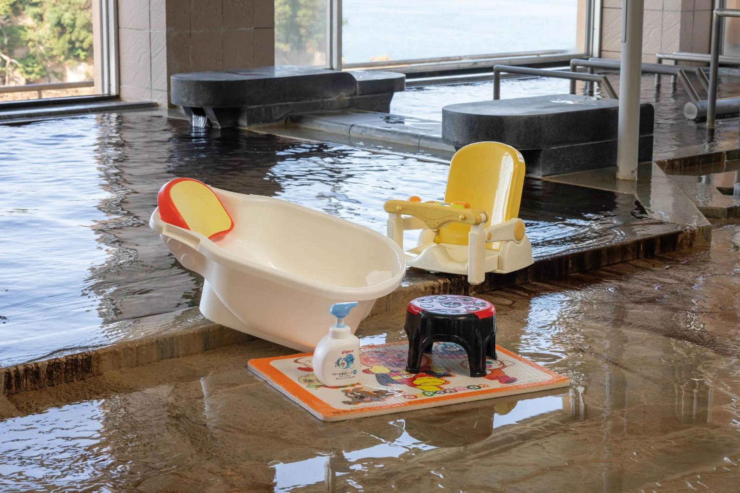 children in KAMENOI HOTEL Kii-Tanabe