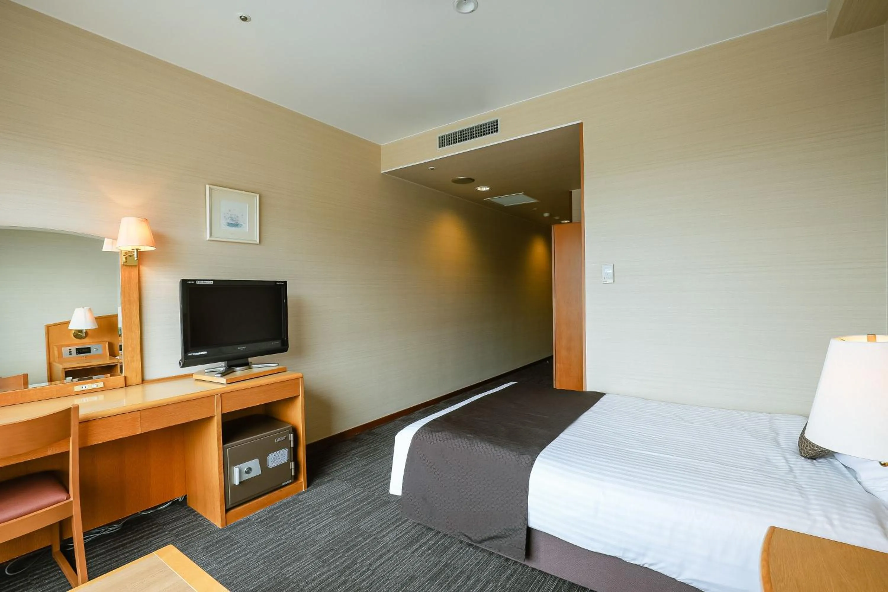 Photo of the whole room, Bed in KAMENOI HOTEL Kochi