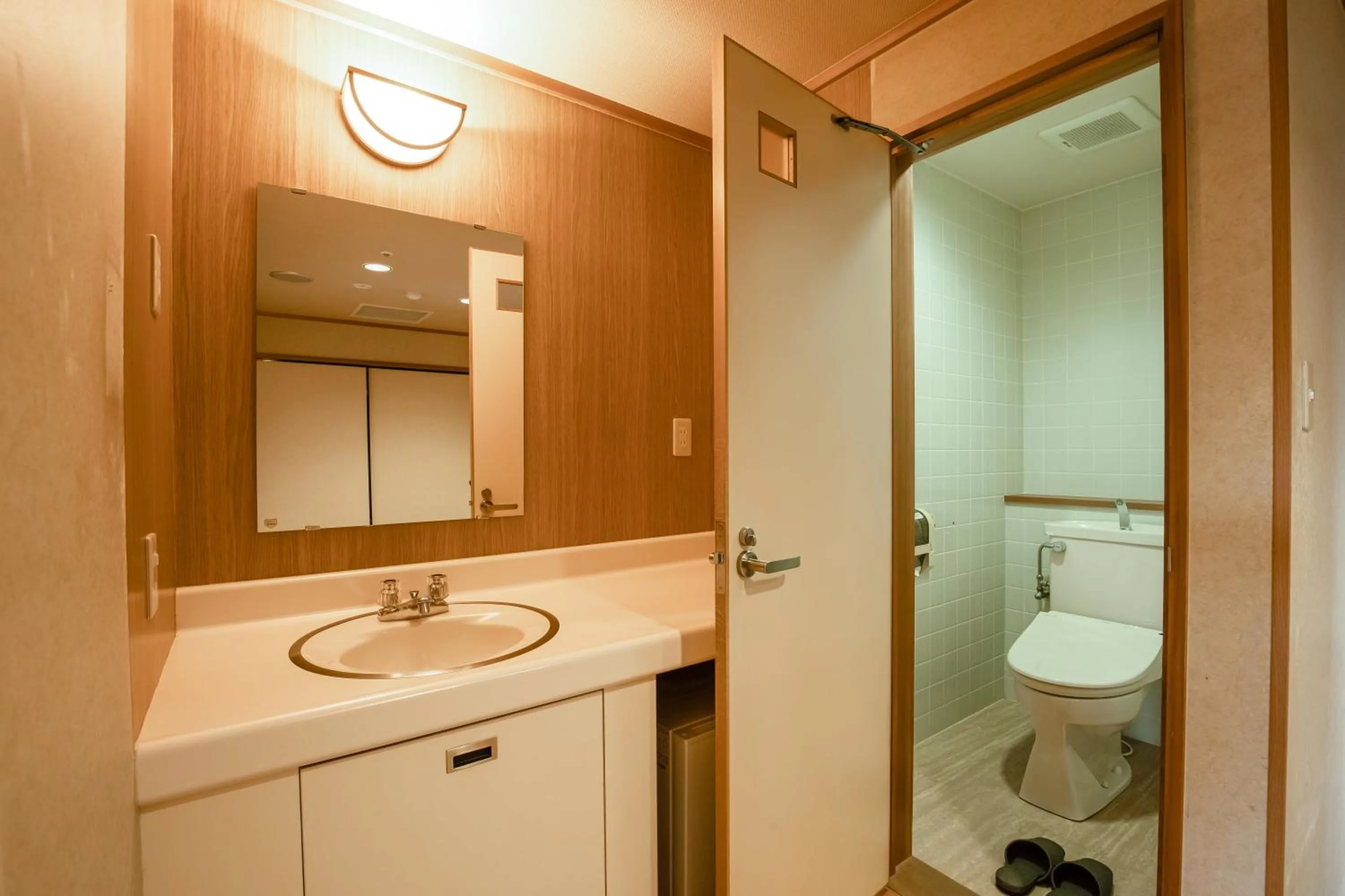 Toilet in KAMENOI HOTEL Kochi