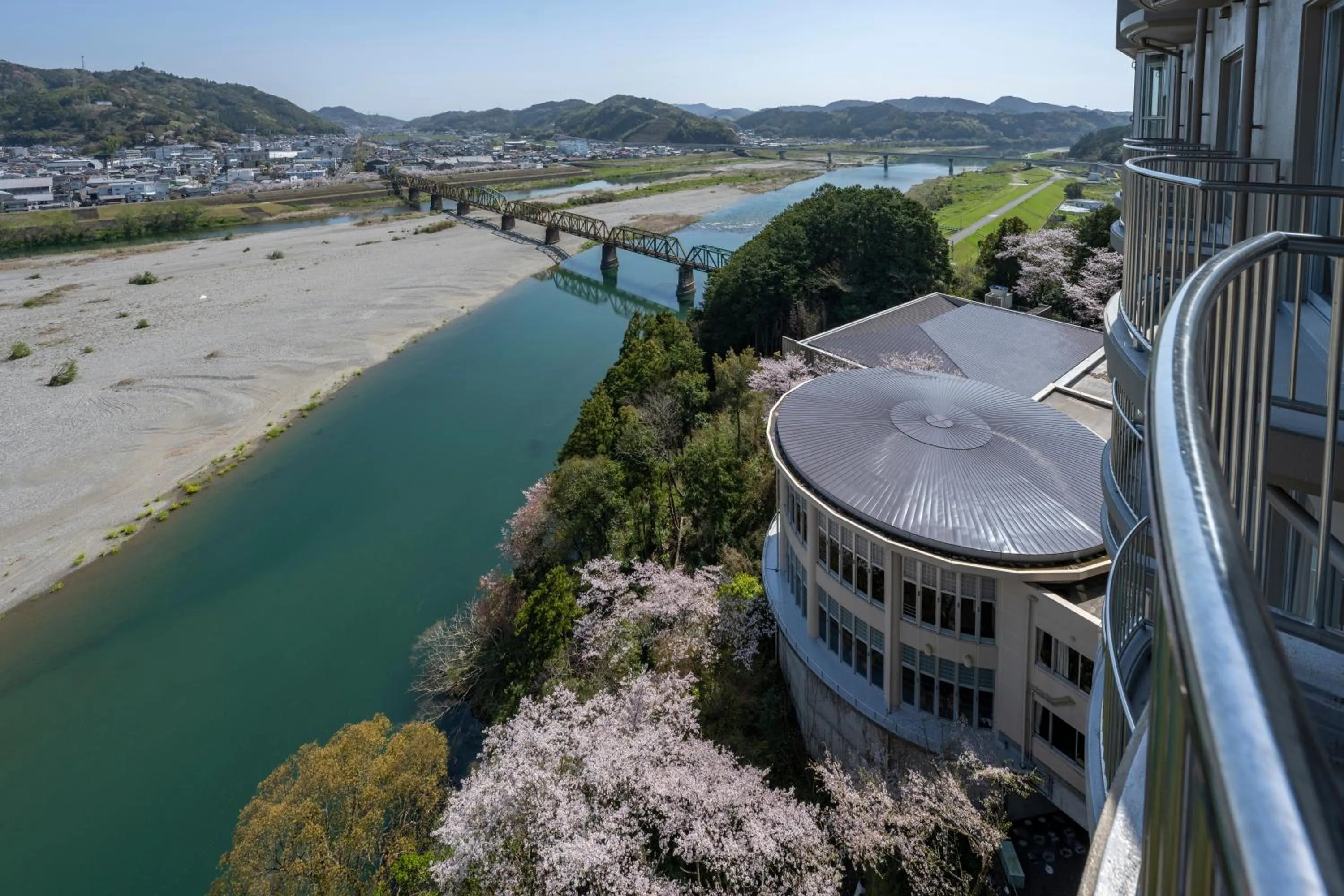 River view in Kanpo no Yado Ino