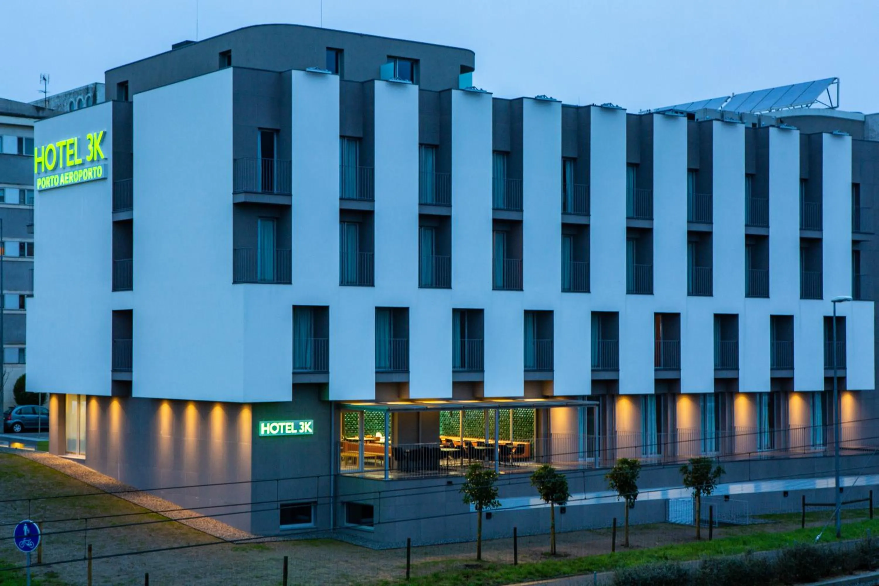 Property building in Hotel 3K Porto Aeroporto