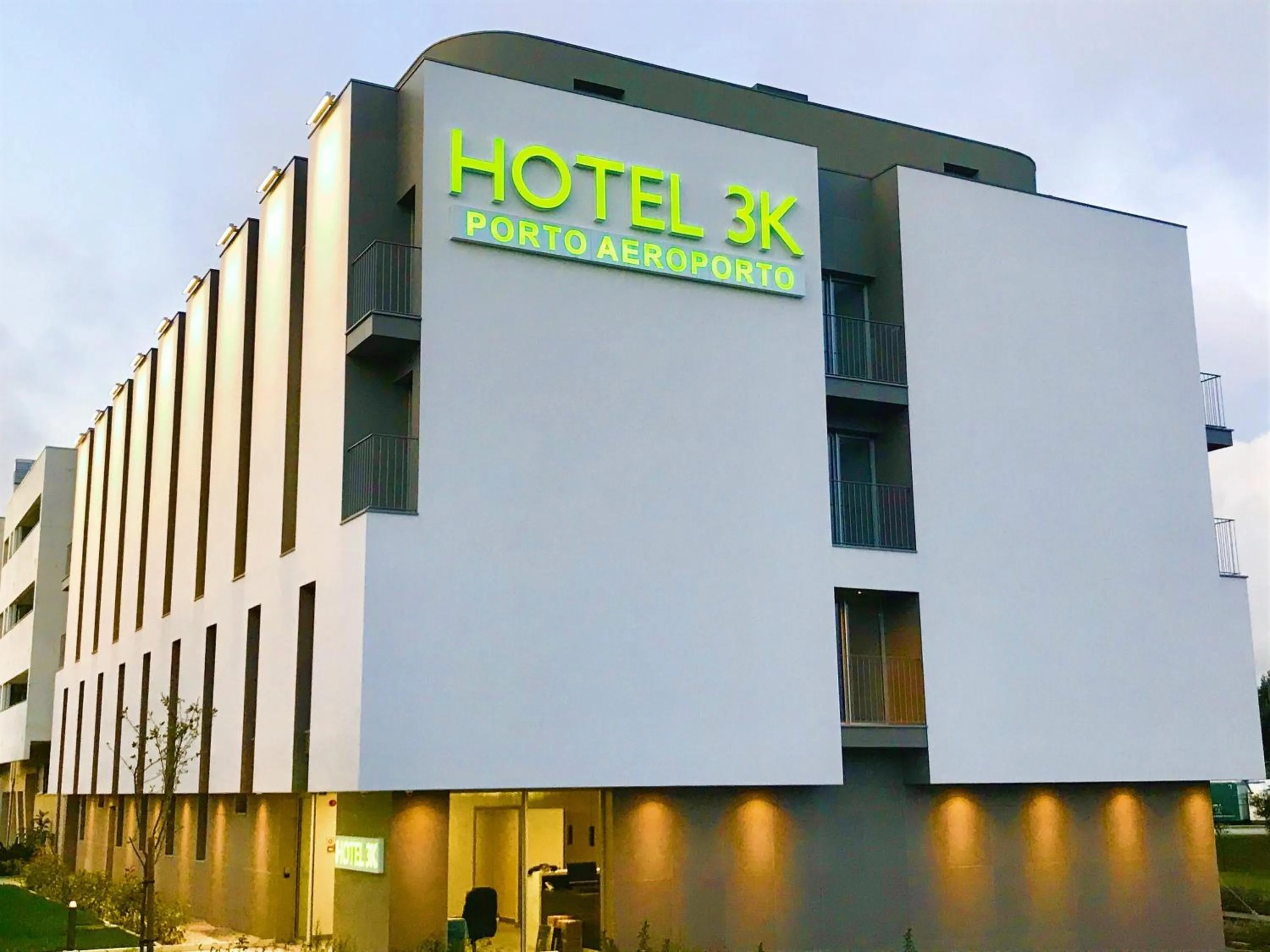 Property building in Hotel 3K Porto Aeroporto