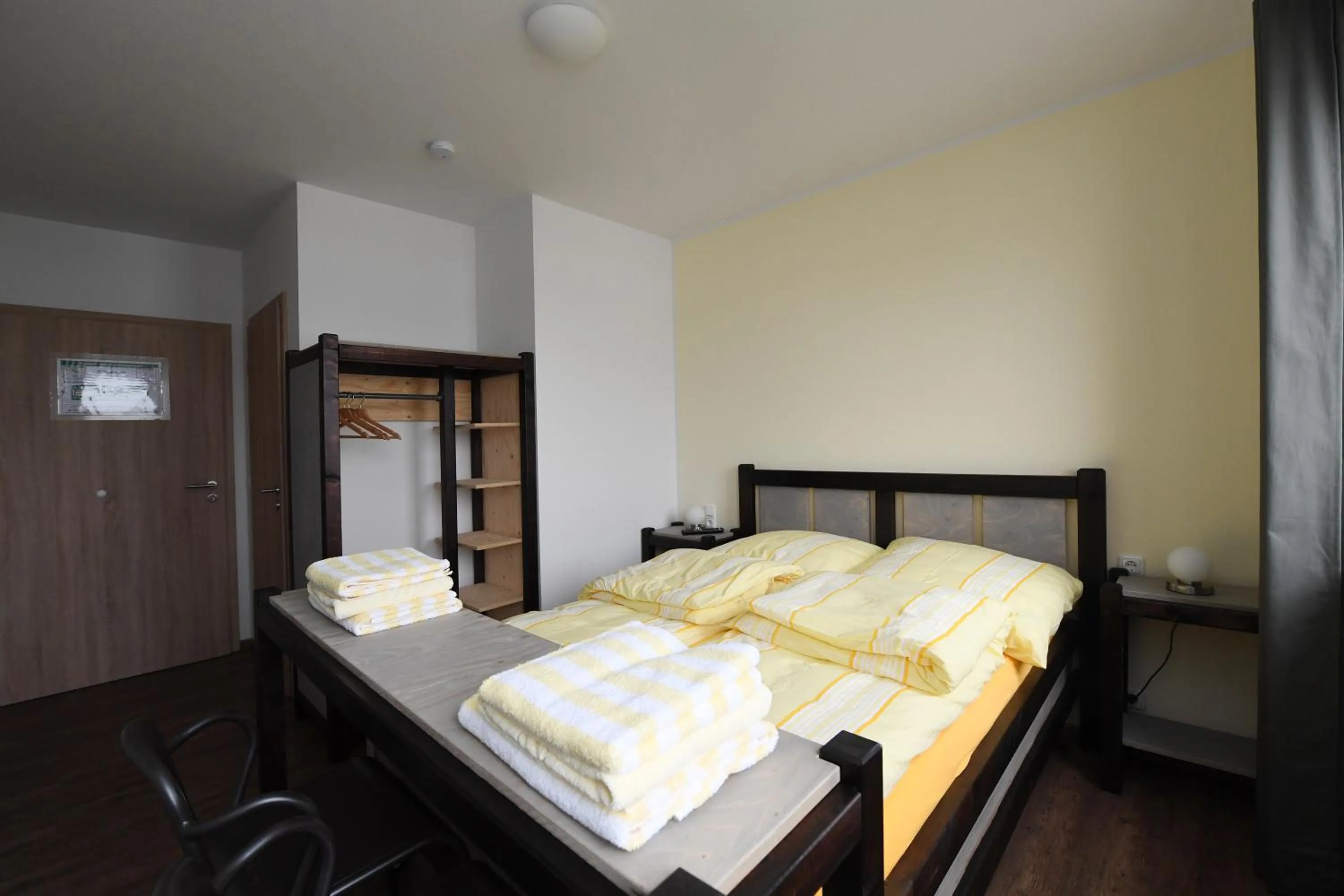 Photo of the whole room, Bed in Pension Grenzenlos