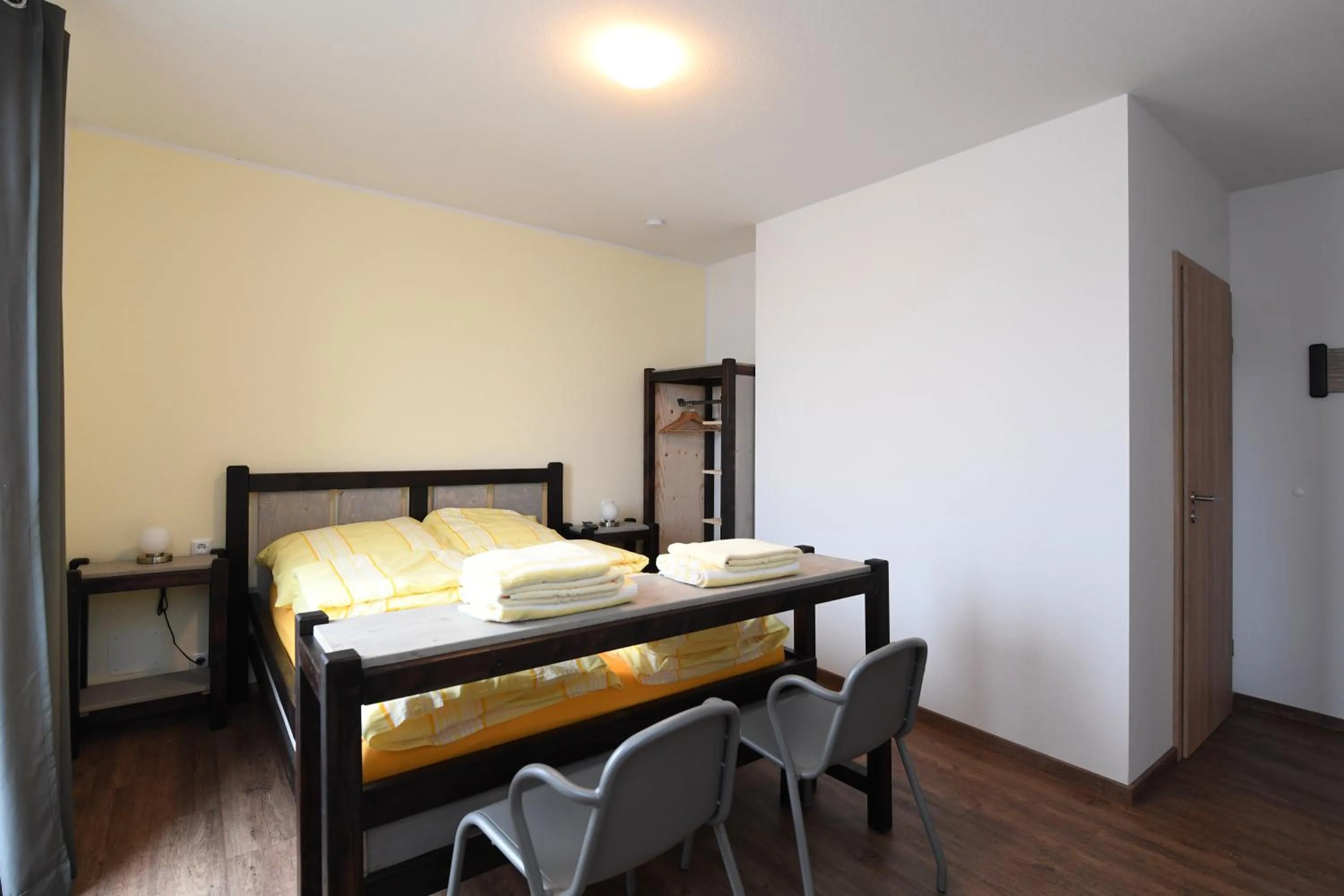 Photo of the whole room, Bed in Pension Grenzenlos