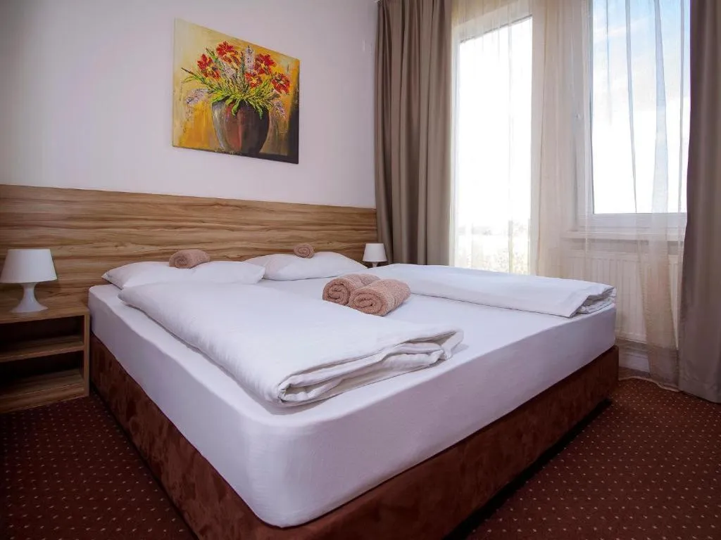 Bedroom, Bed in Aviator Garni Hotel Bratislava