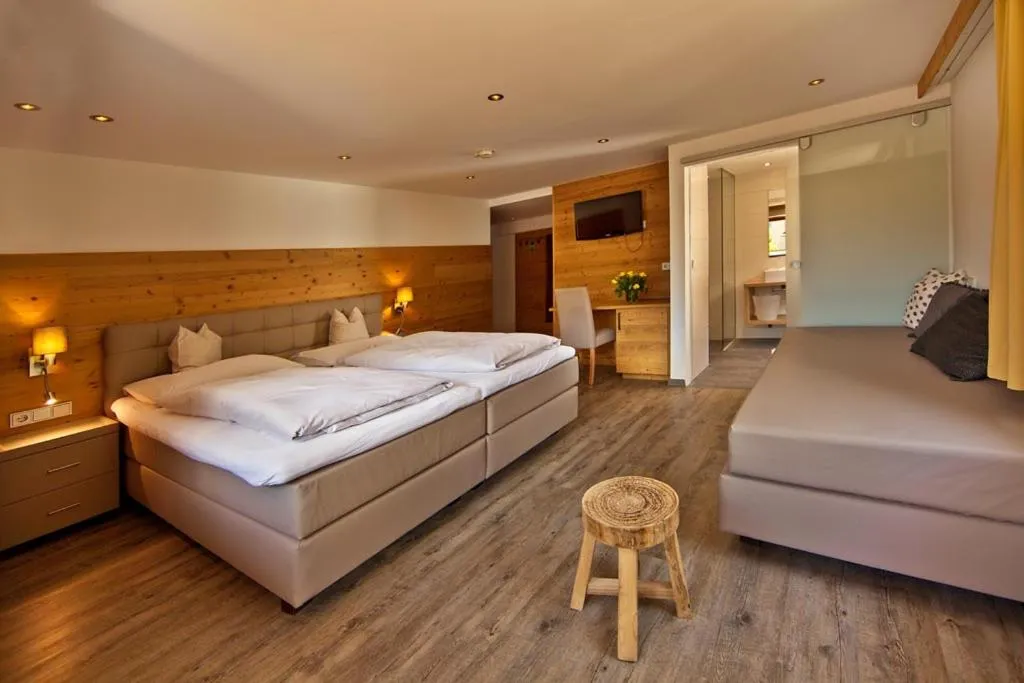 Bed in Landhotel Denggerhof