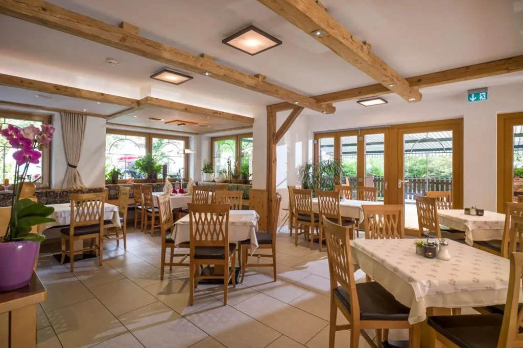 Restaurant/places to eat in Landhotel Denggerhof