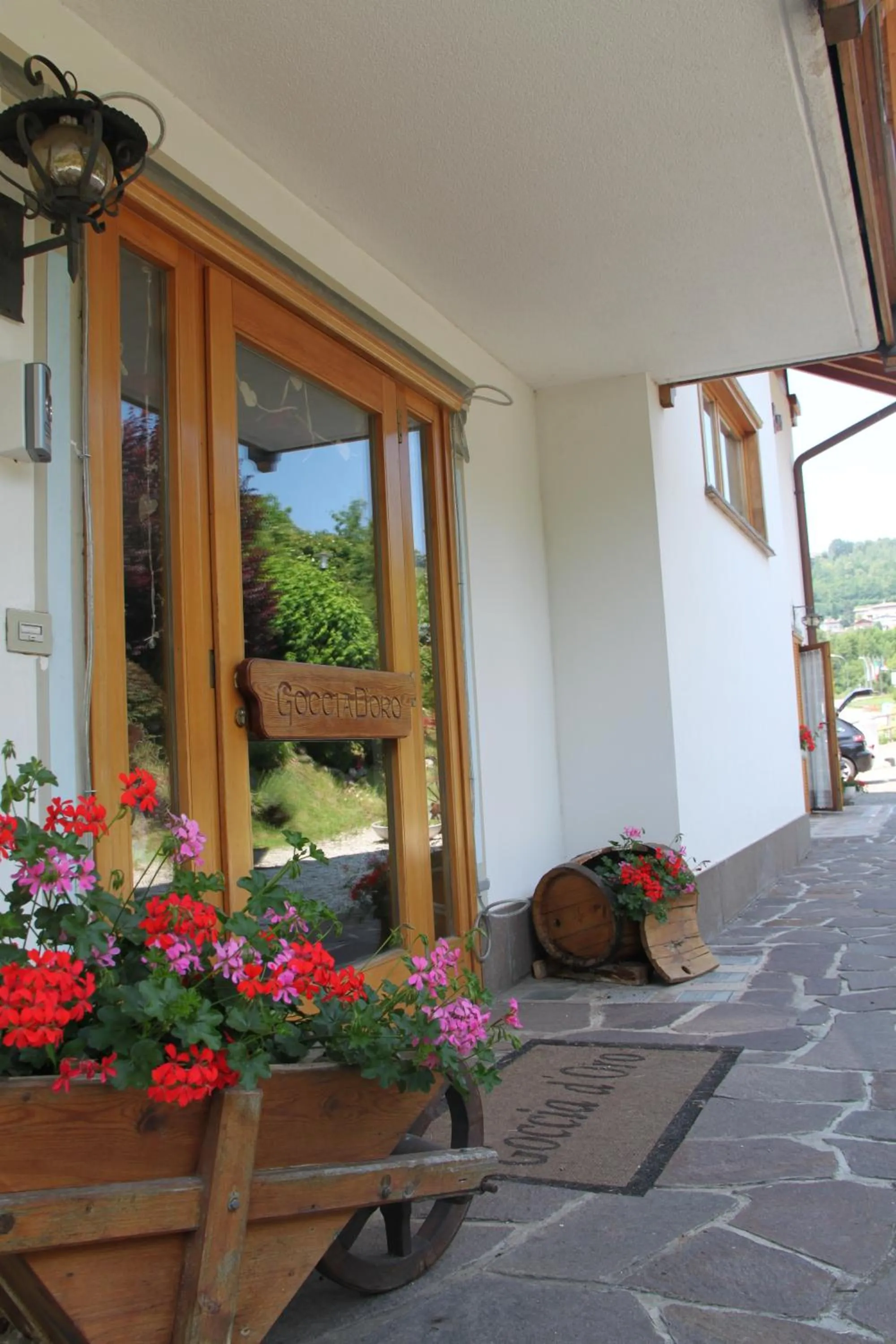 Decorative detail in Garnì Goccia d'Oro