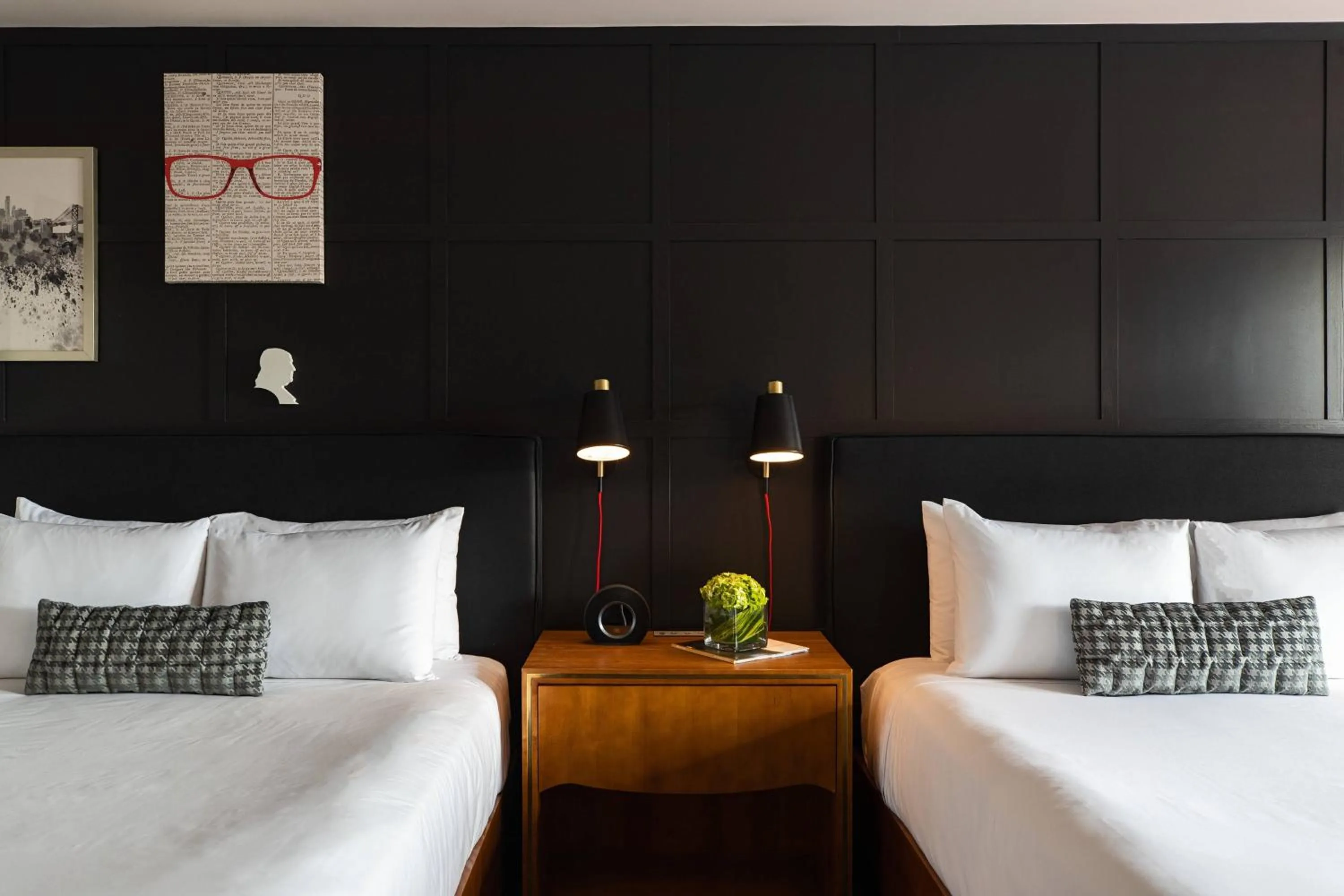 Photo of the whole room, Bed in Renaissance Philadelphia Downtown Hotel