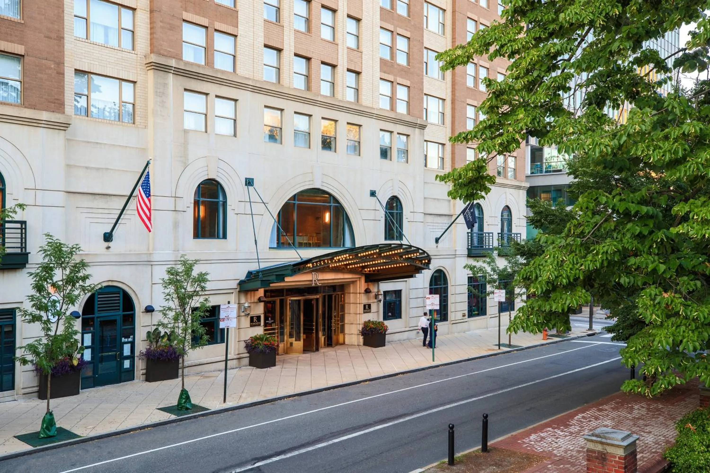 Property building in Renaissance Philadelphia Downtown Hotel