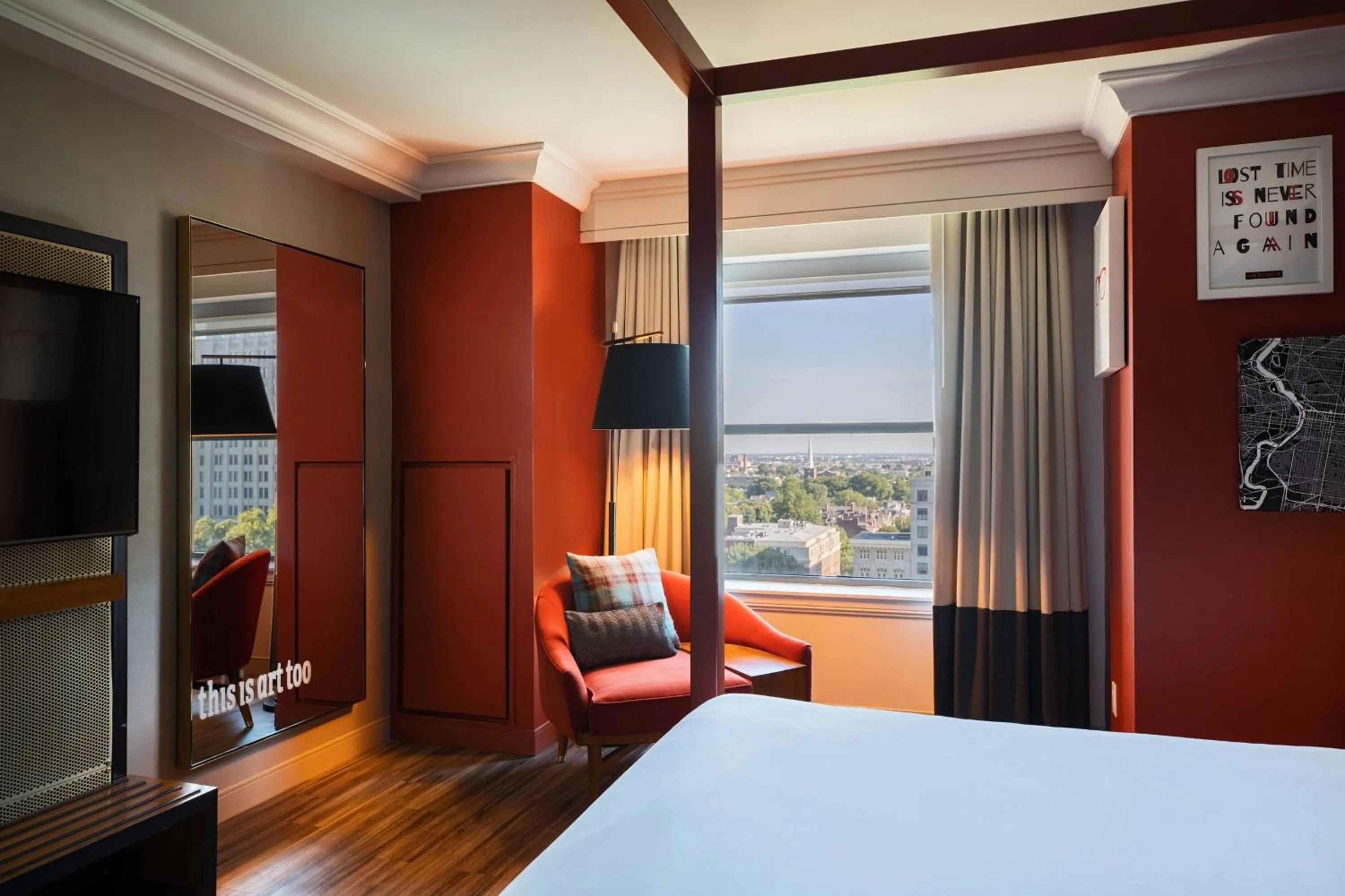 Bedroom, Bed in Renaissance Philadelphia Downtown Hotel