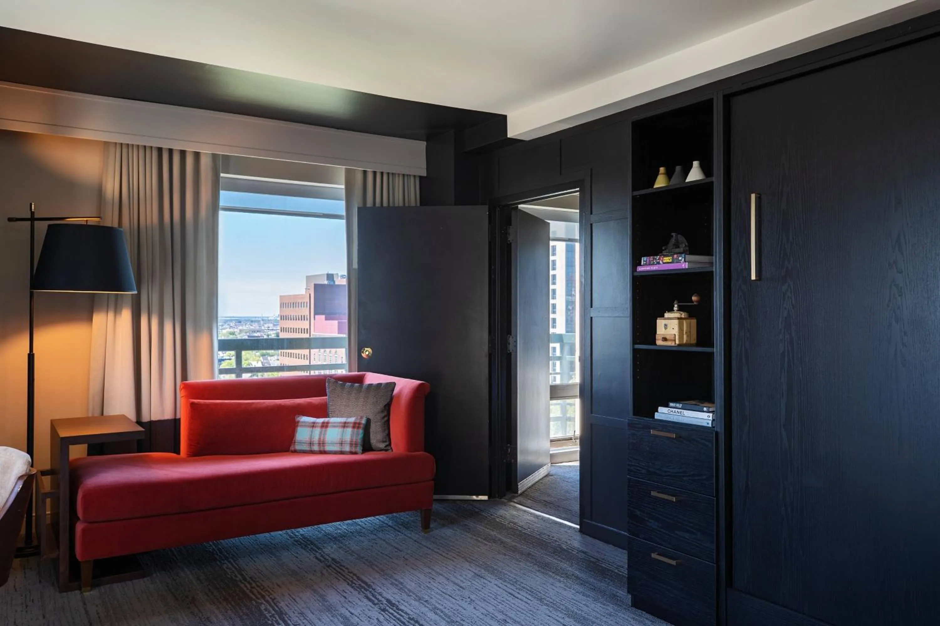 Photo of the whole room, Bed in Renaissance Philadelphia Downtown Hotel