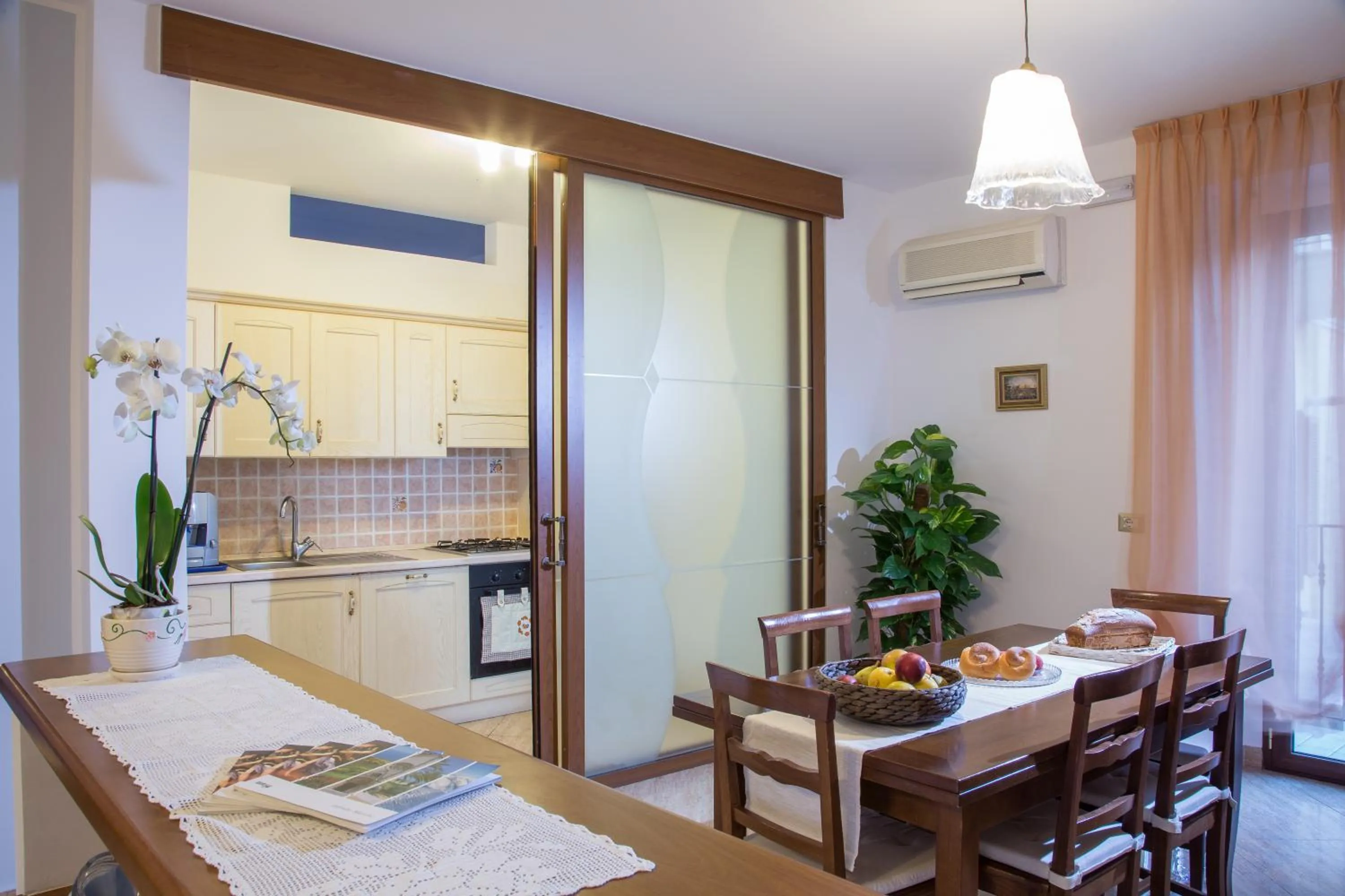 Communal kitchen in B&B Casa Cavour