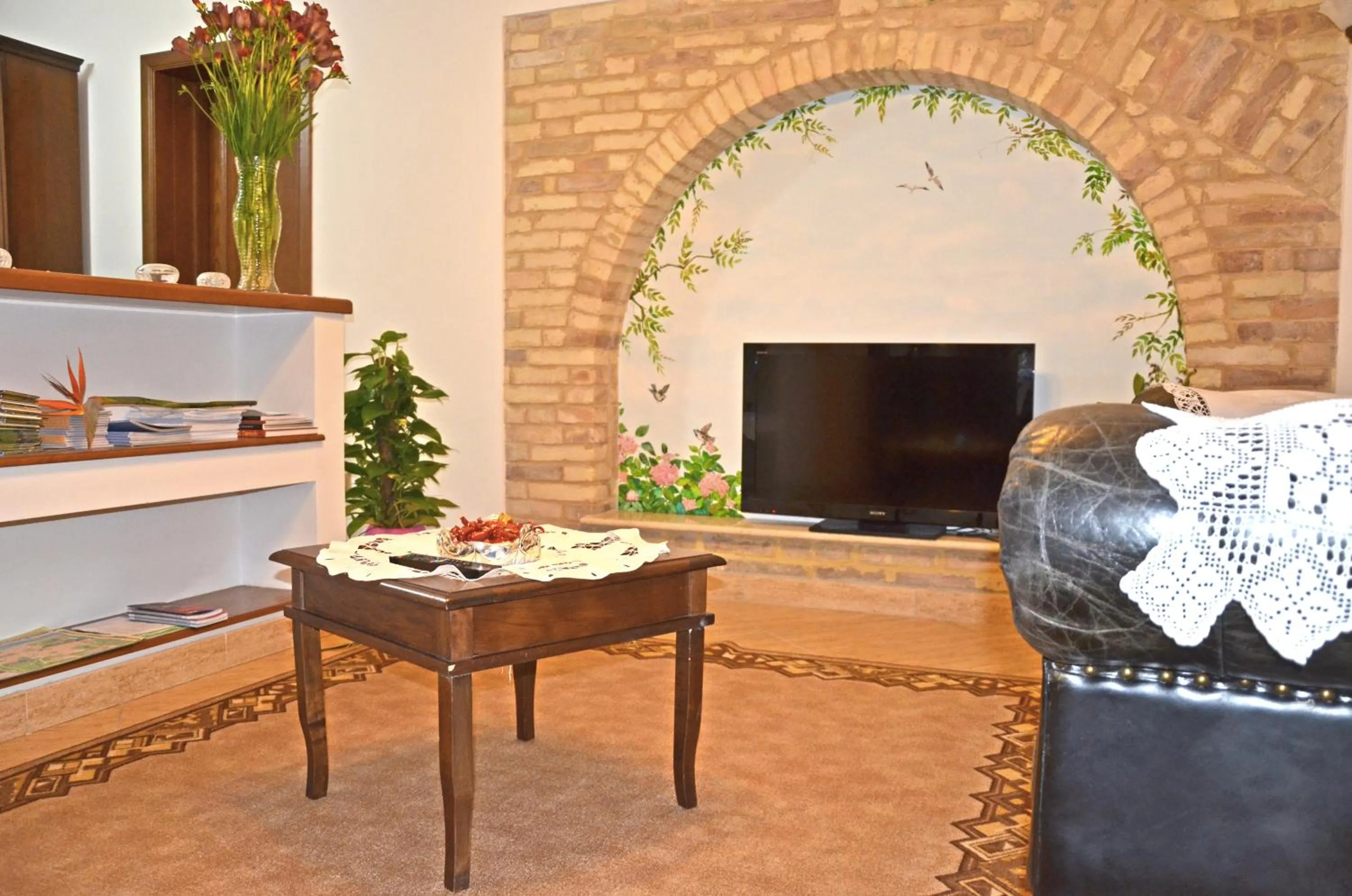 Communal lounge/ TV room in B&B Casa Cavour