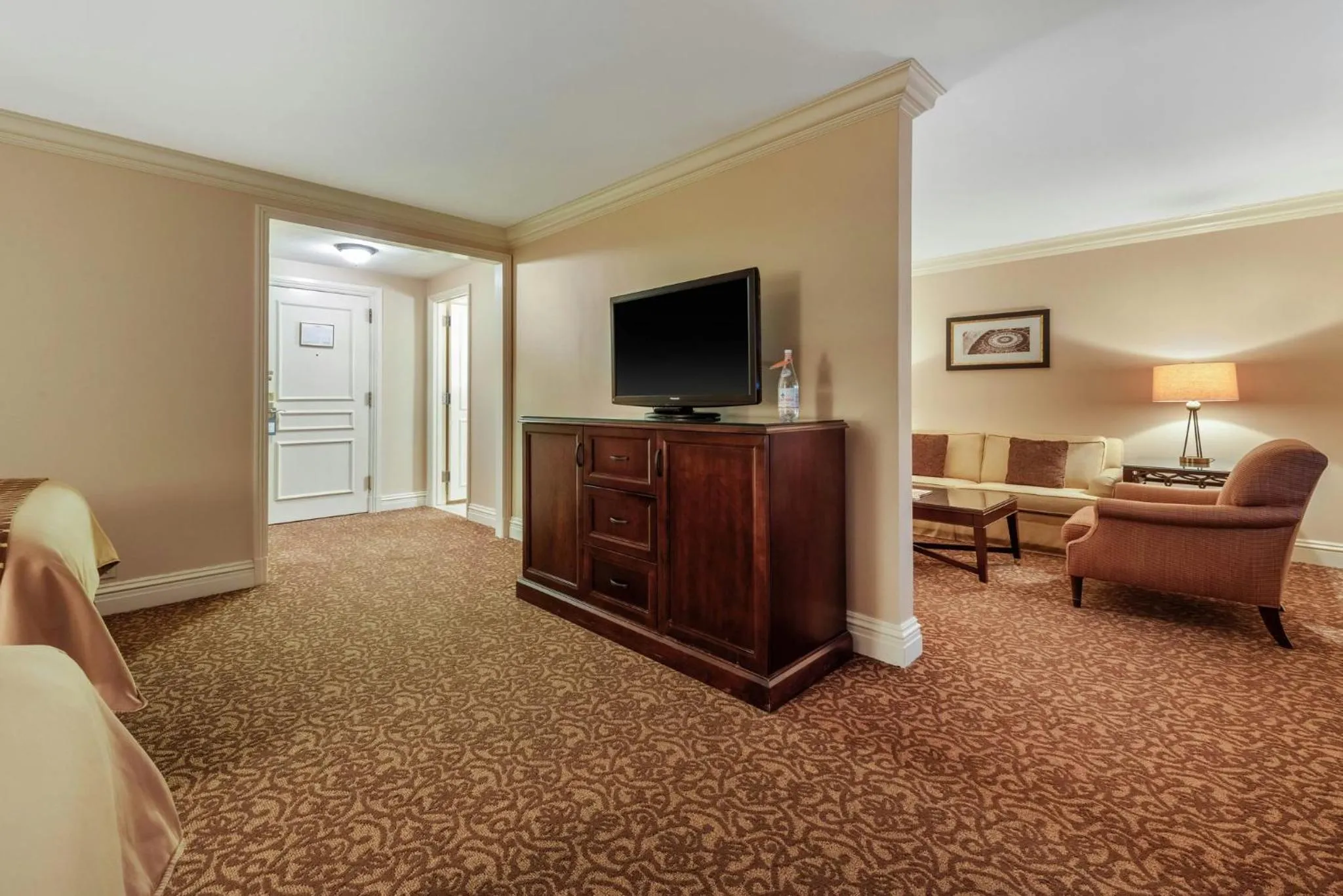 Photo of the whole room in Omni William Penn Hotel