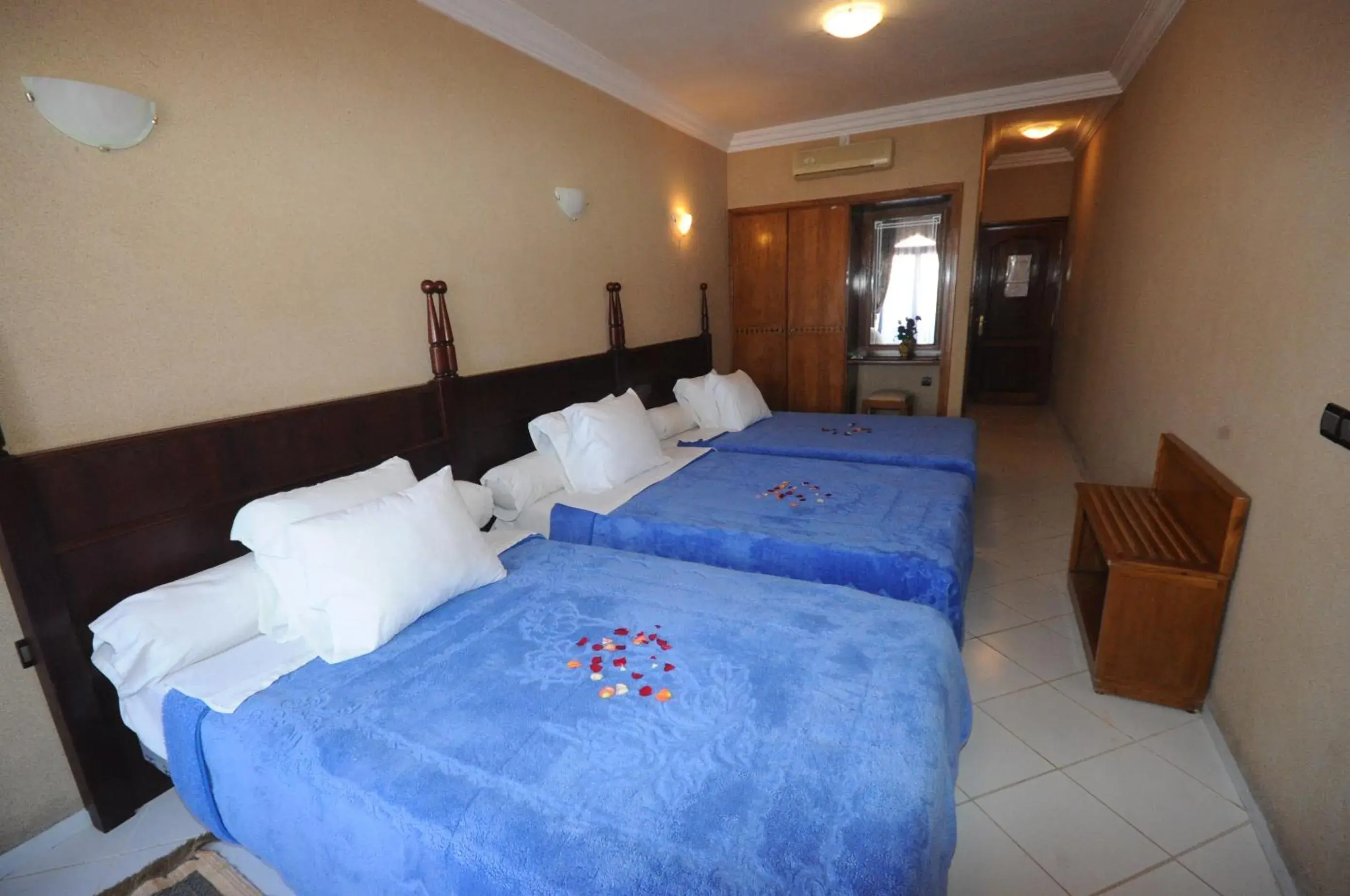 Standard Triple Room in Hôtel Atlantique Panorama Standard Triple Room in Hôtel Atlantique Panorama