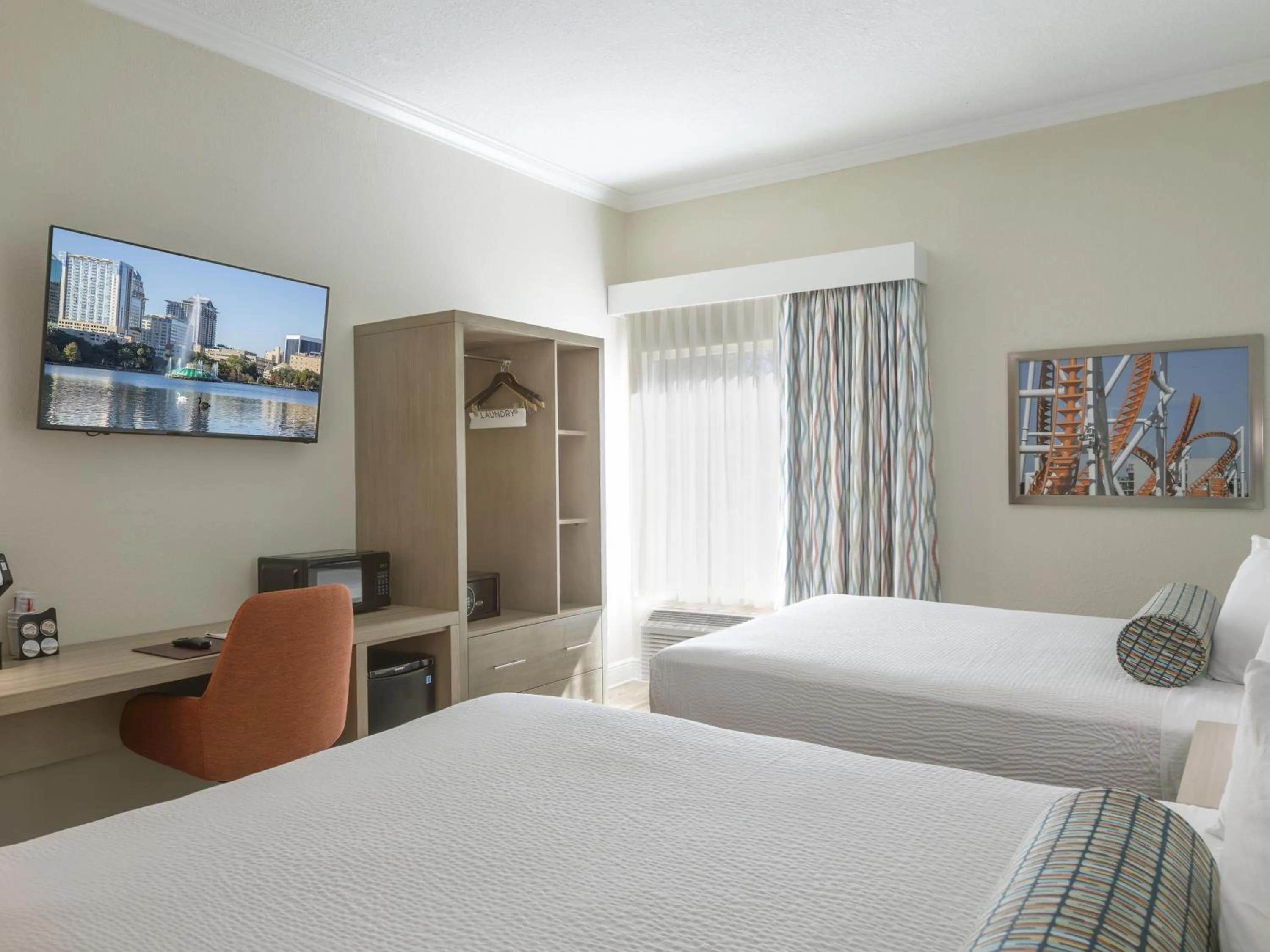 TV and multimedia, Bed in Galleria Palms Orlando - Free Theme Park Shuttles