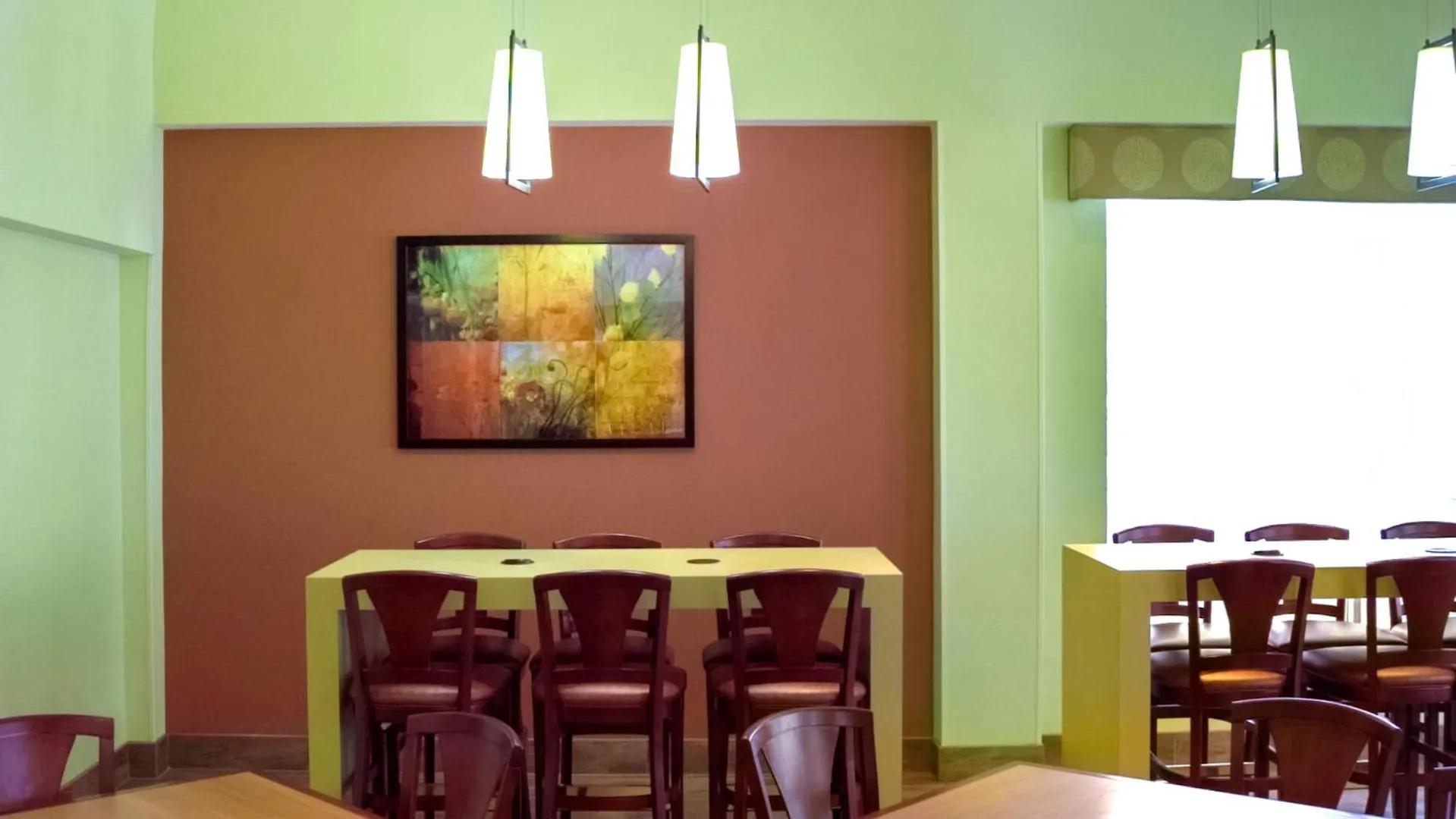 Communal lounge/ TV room in Galleria Palms Orlando - Free Theme Park Shuttles