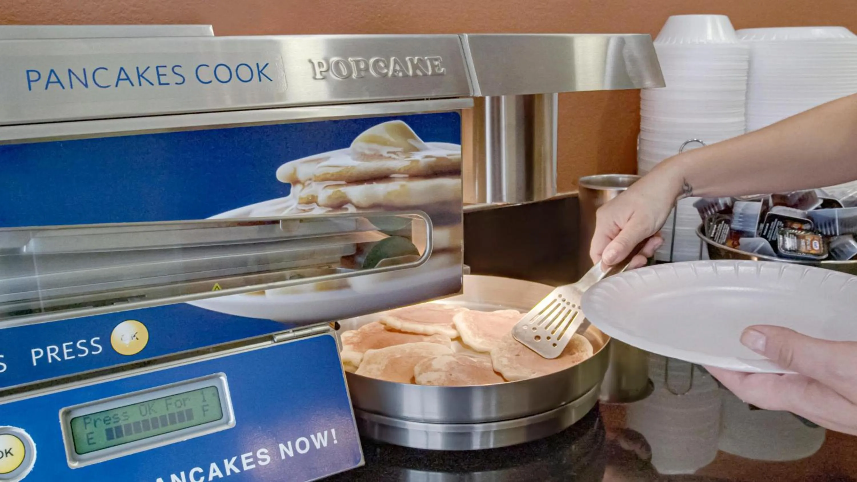 Food and drinks in Galleria Palms Orlando - Free Theme Park Shuttles